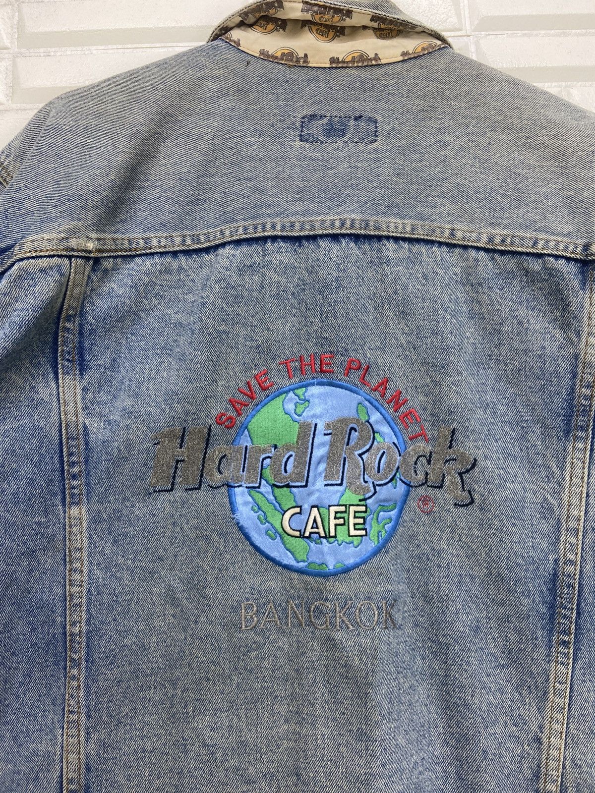 Hard Rock Cafe Vintage Hard Rock Cafe Bangkok Denim Trucker Jacket Size US M / EU 48-50 / 2 - 23 Thumbnail