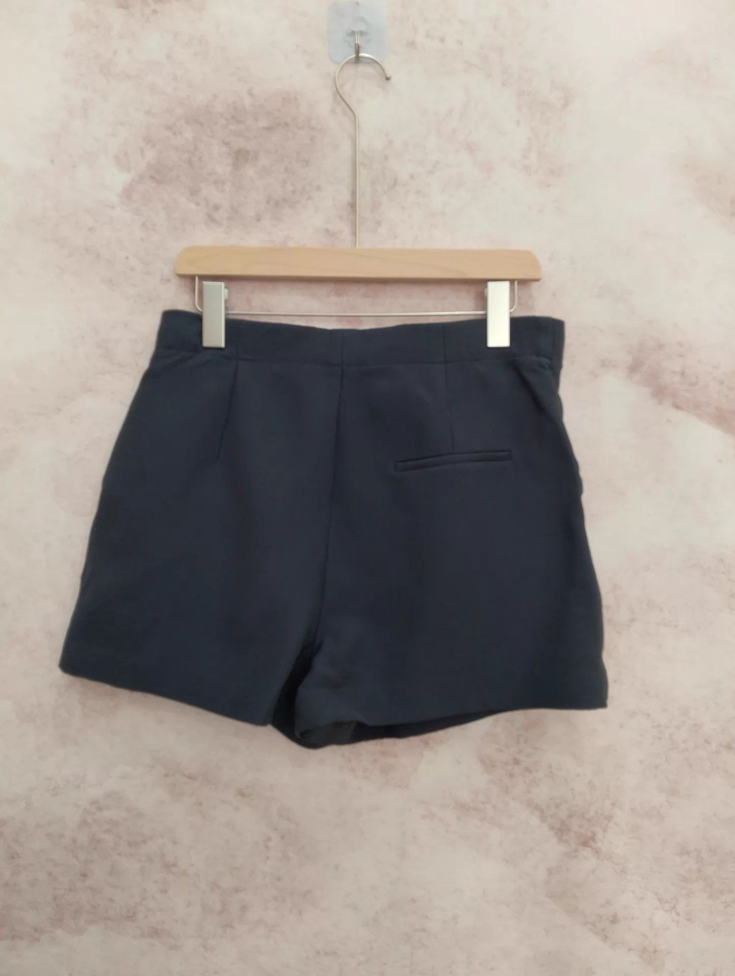 Dior DIOR Wool Shorts 40 (95 New) Size 28" / US 6 / IT 42 - 2 Thumbnail