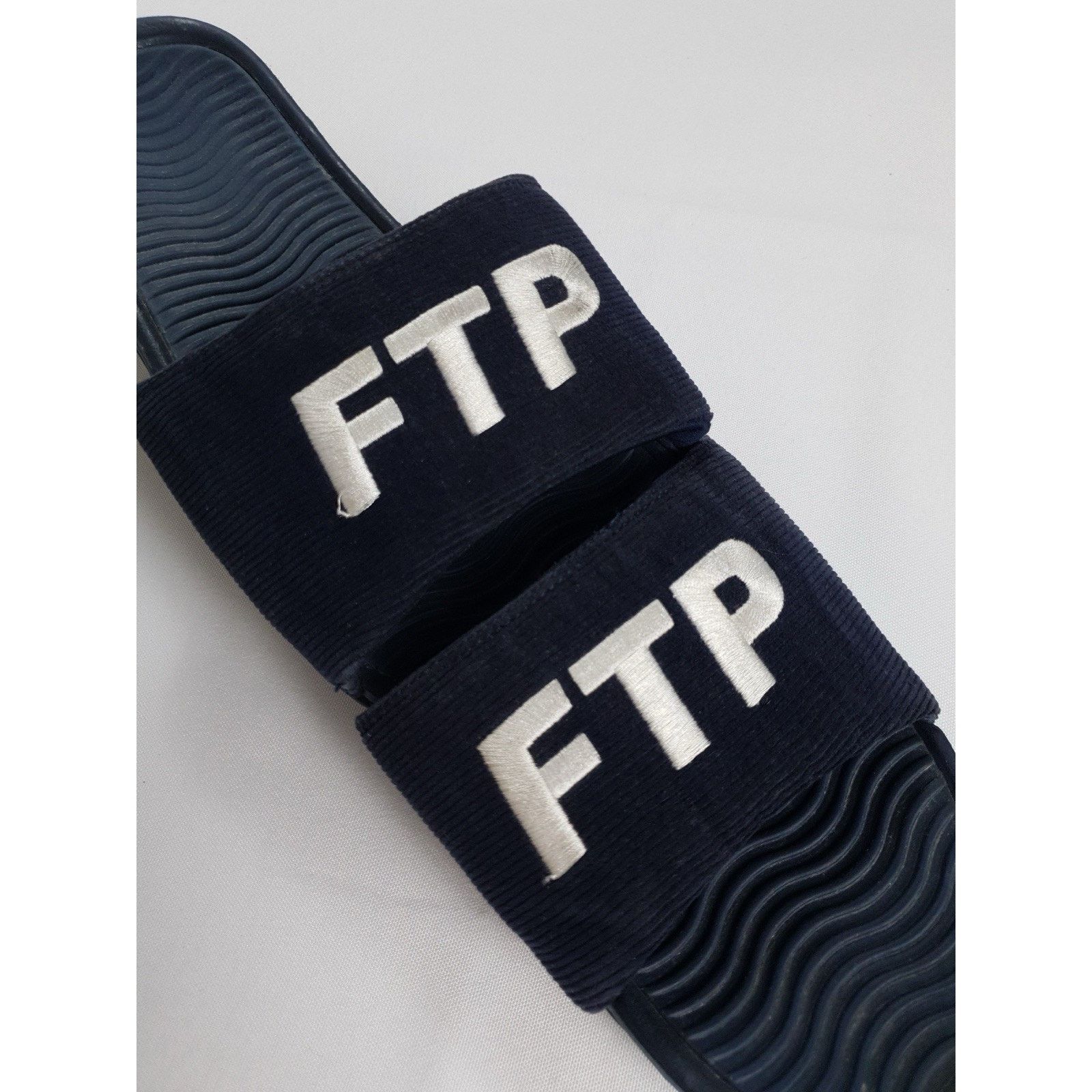 Fuck The Population FTP FuckThePopulation x HUF Worldwide Corduroy Logo Slides Size US 10 / EU 43 - 2 Thumbnail