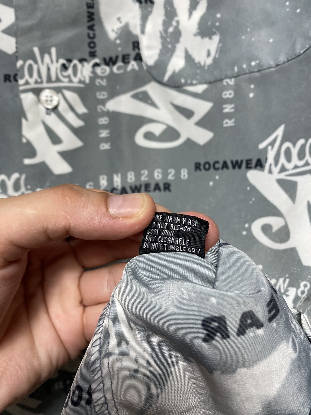 Rocawear Vintage Rocawear Jnco Style Monogram Hawaii Shirt Button Up Size US L / EU 52-54 / 3 - 9 Thumbnail