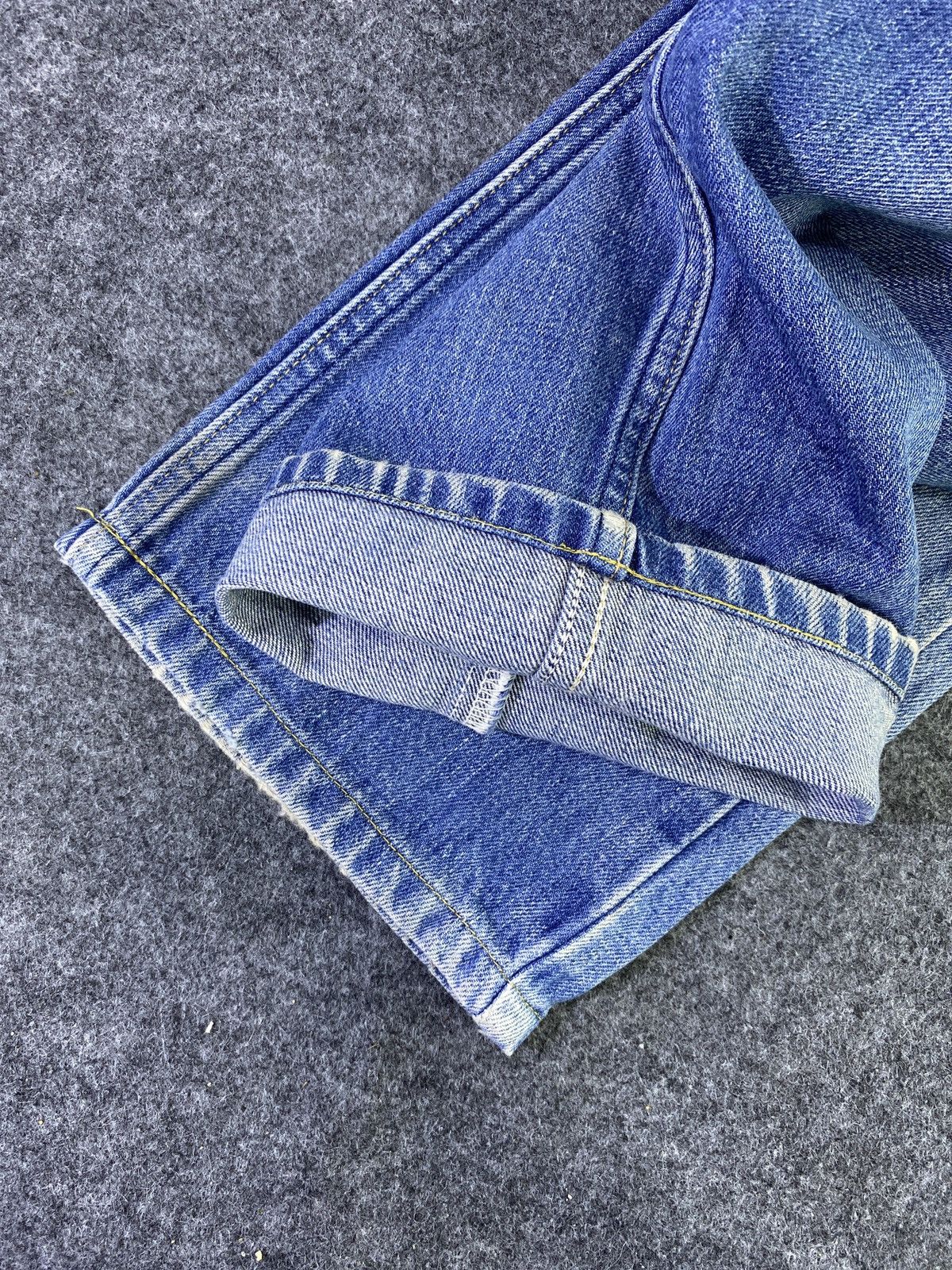 Jean × Levi's × Vintage Vintage Levis 519 Distressed Blue Wash Jeans - J964 Size US 31 - 9 Thumbnail
