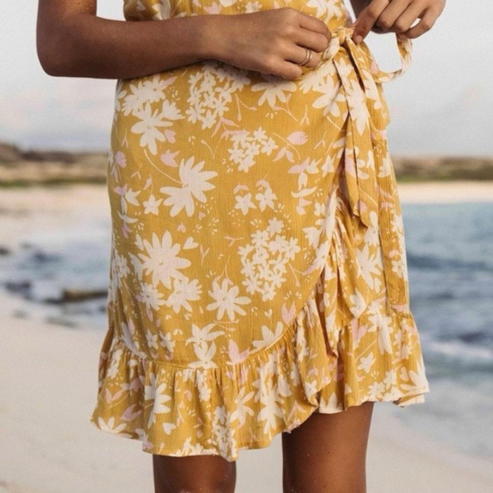 Billabong Billabong NWT Wrap Roll Ruffle Floral Mini Dress Womens XS Size XS / US 0-2 / IT 36-38 - 5 Thumbnail