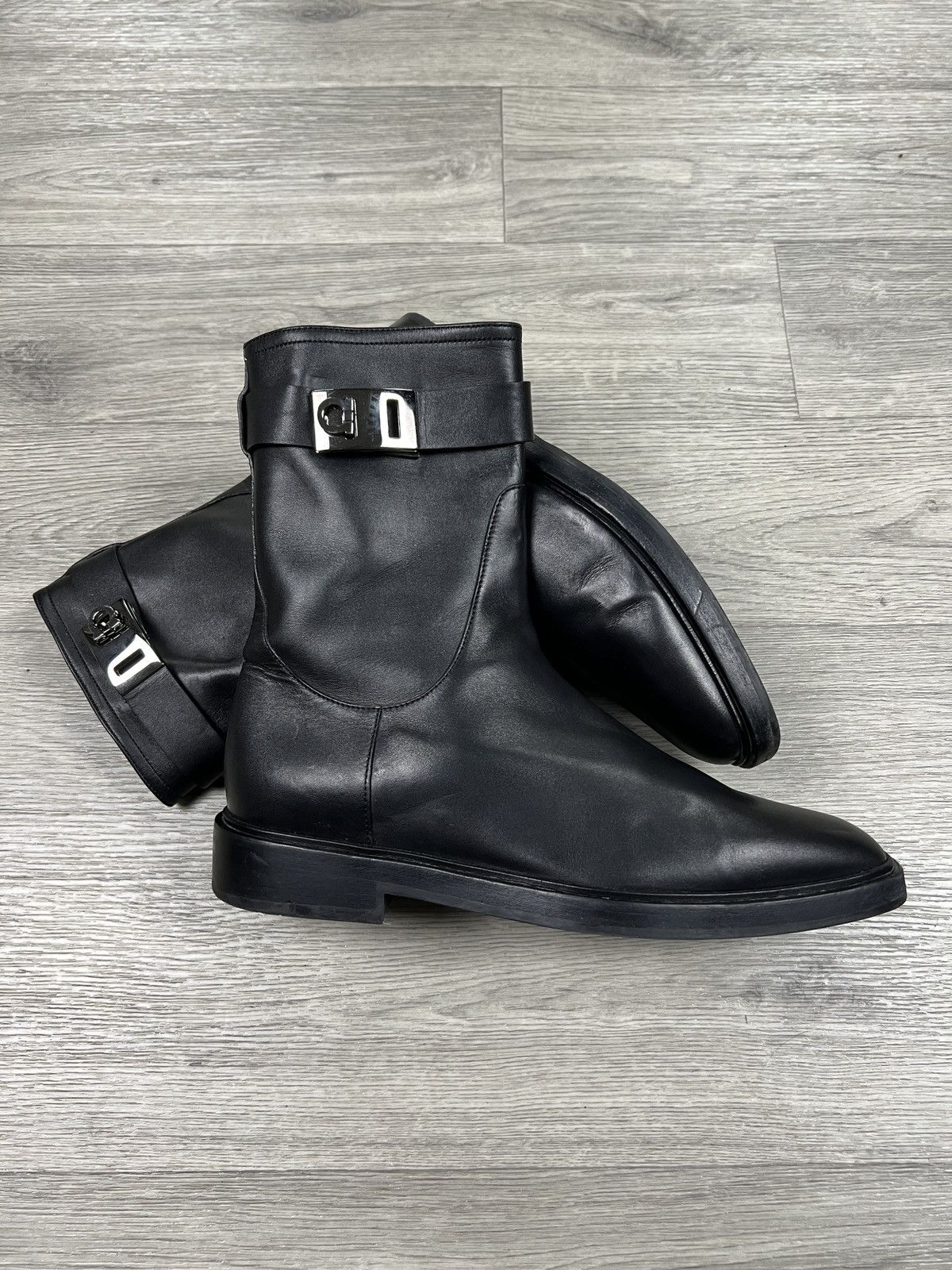 Salvatore Ferragamo Ferragamo Women’s Gancini Buckle Leather Ankle Boots 8,5 Size US 11 / IT 41 - 10 Thumbnail