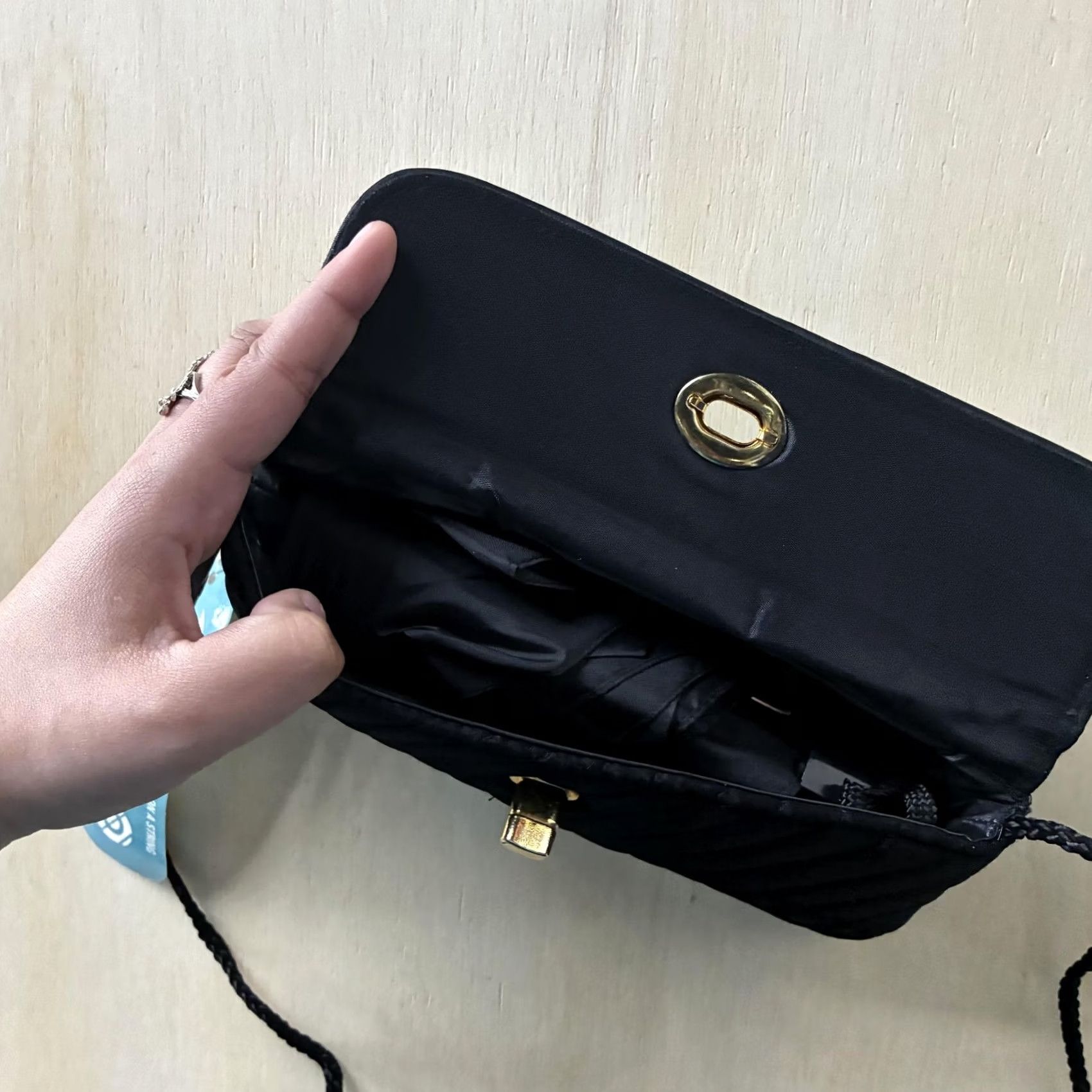 Vintage Magic Fold Black One Size Umbrella On A String Purse Women Nylon Crossbody Bag Size ONE SIZE - 5 Thumbnail