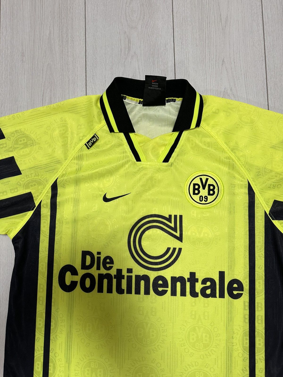 Nike × Vintage Vintage Nike Borussia Dortmund soccer jersey size XL Size US XL / EU 56 / 4 - 2 Thumbnail