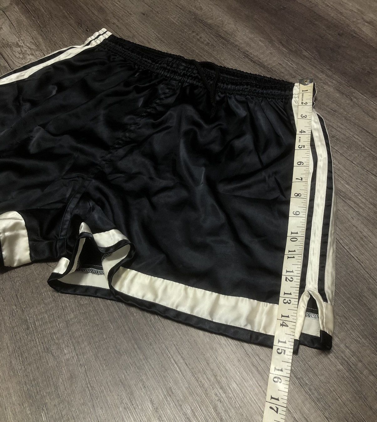 Adidas × Vintage Vintage Adidas Short Pant Sportswear Stretchable Waist Size US 34 / EU 50 - 8 Thumbnail