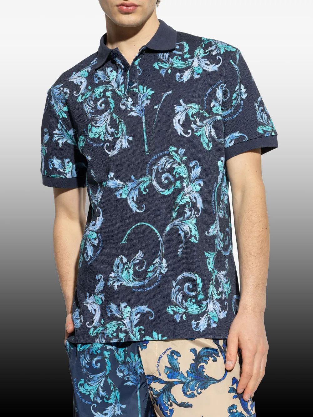 Designer × The Unbranded Brand × Vintage Barocco-Print Polo Shirt – Polo for Men Size US S / EU 44-46 / 1 - 1 Thumbnail