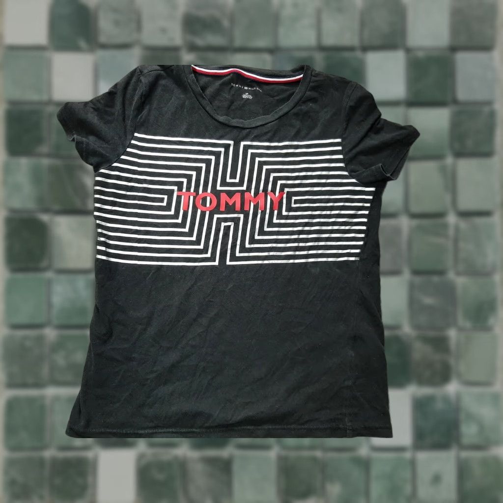 Tommy Hilfiger Tommy Hilfiger Womens Small S Black Spell out Top Shirt Shirt T-Shirt Casual All Seasons Womens S Black Spell out Top Shirt Size S / US 4 / IT 40 - 1 Thumbnail