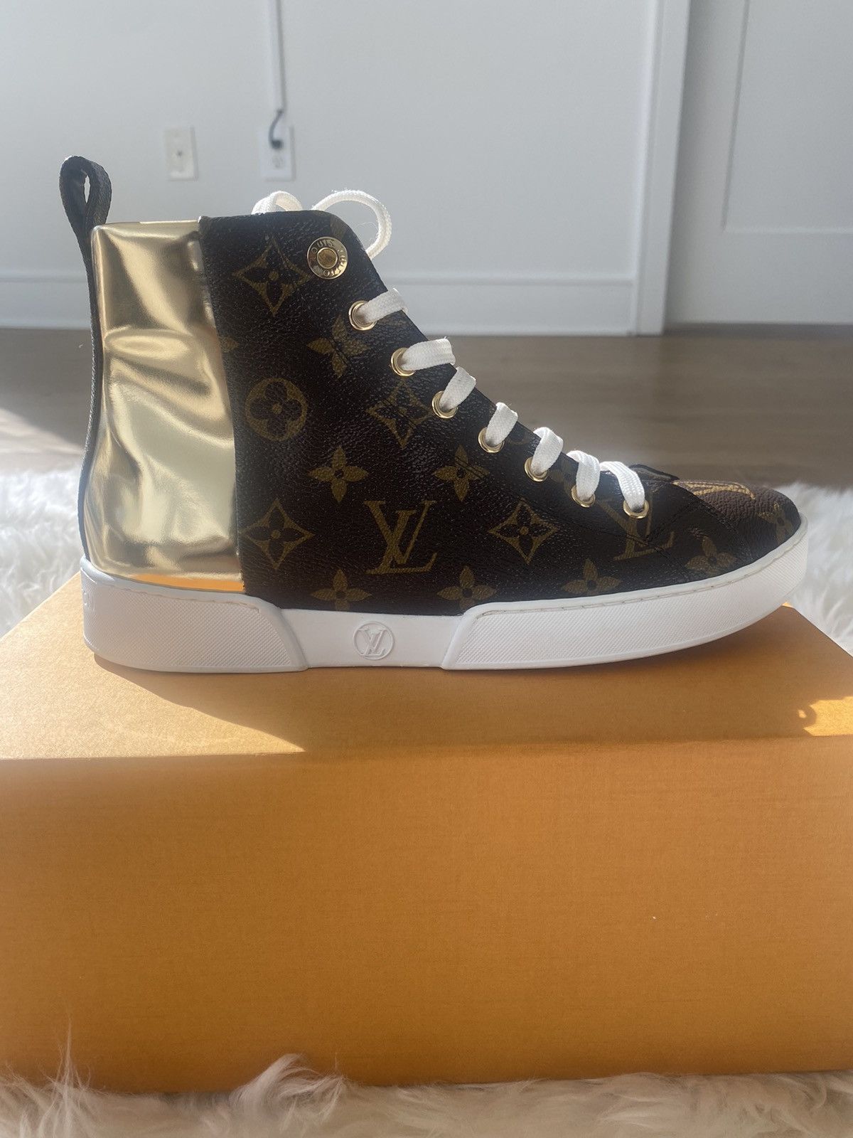 Louis Vuitton LV Monogram Sneakers Size US 7 / IT 37 - 3 Thumbnail