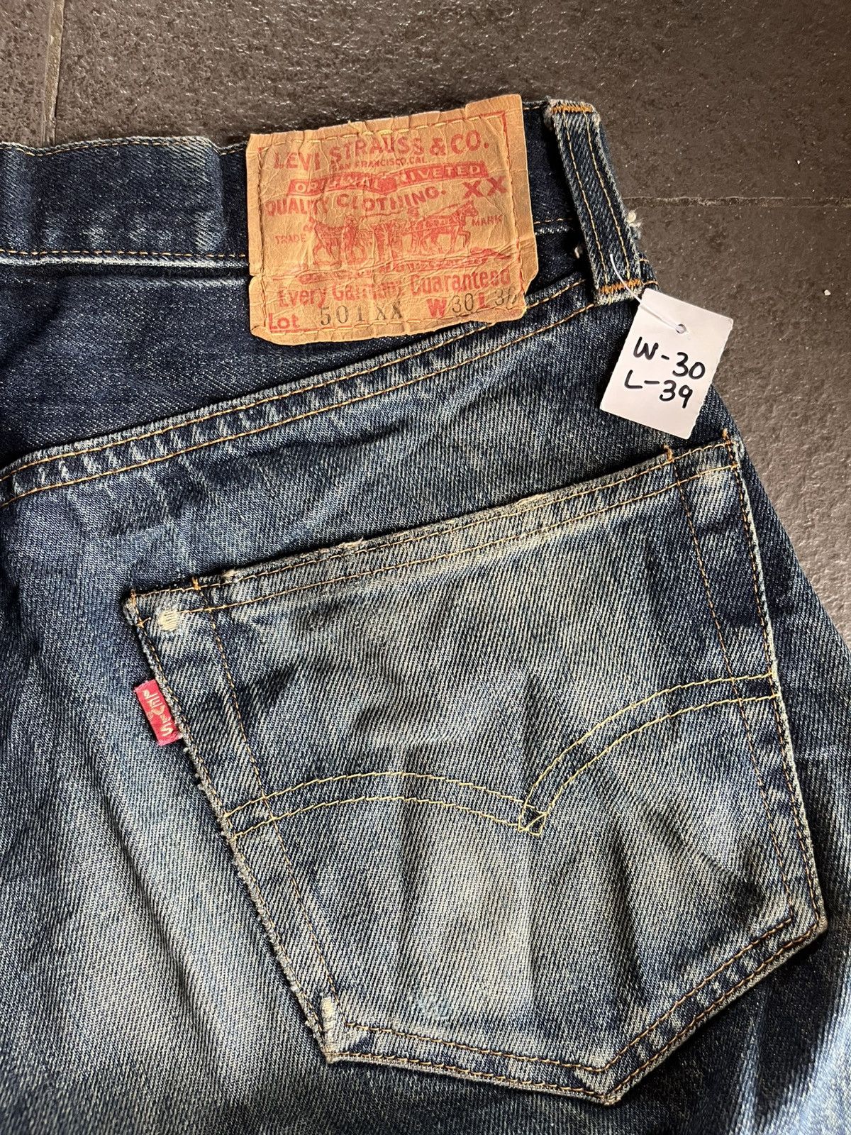 Levi's Vtg Big E 501 Levi’s Selvedge V-Stitch Distressed Late 90’s Size US 28 / EU 44 - 11 Thumbnail