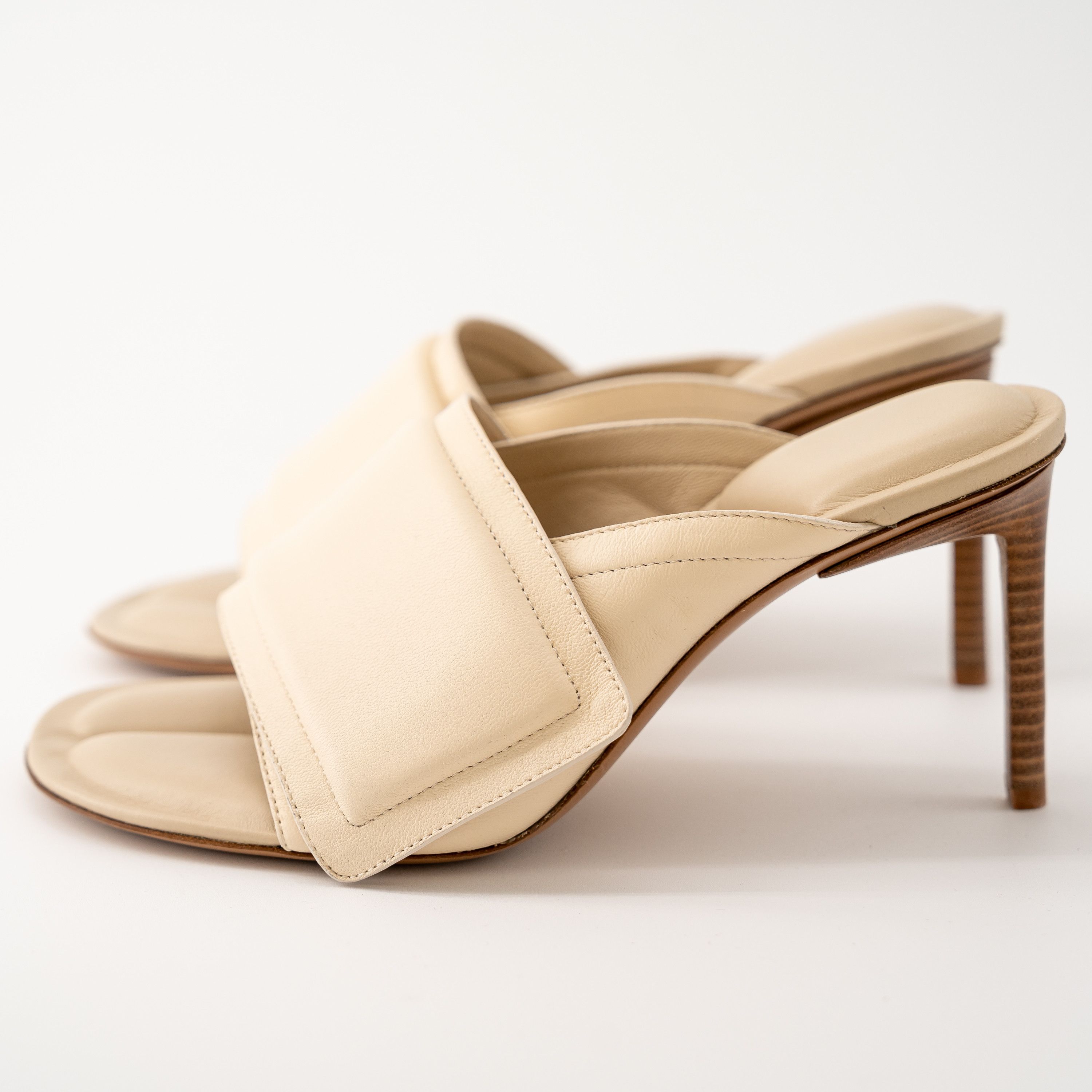 Jacquemus 37 7US Jacquemus Leather Les Mules Padded Leather Cream Size US 7 / IT 37 - 3 Thumbnail