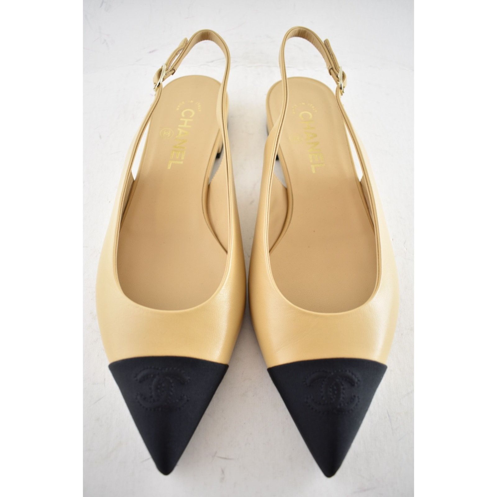 Chanel Chanel Beige Black CC Slingback Pointed Ballet Flat 38.5 Size US 8.5 / IT 38.5 - 8 Thumbnail
