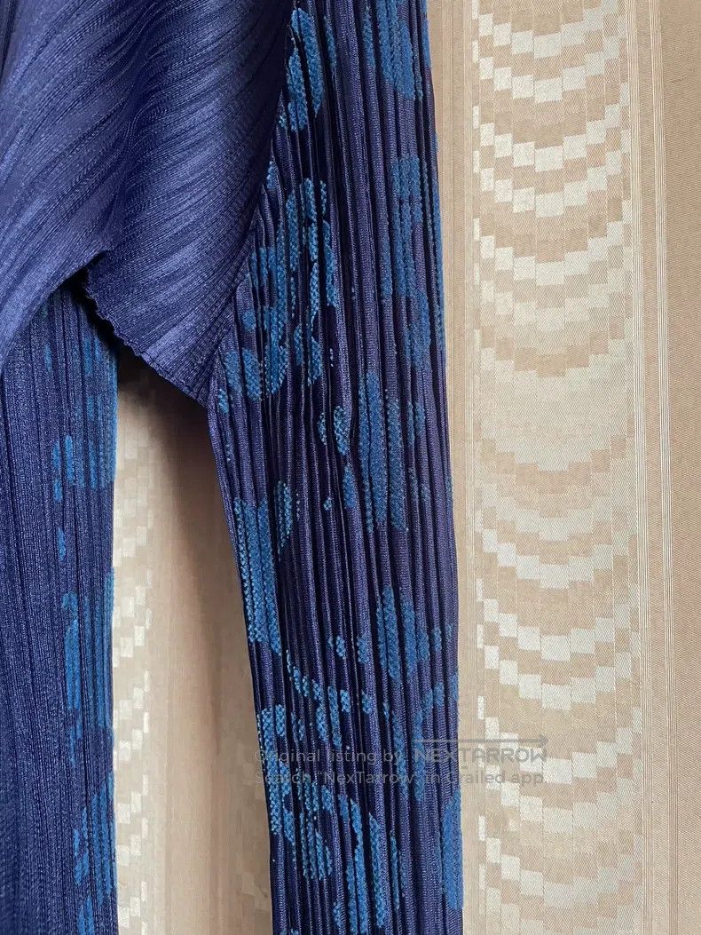 Issey Miyake Issey Miyake Blue Flocked Velvet Pleated Long Sleeve T-shi Size L / US 10 / IT 46 - 7 Thumbnail