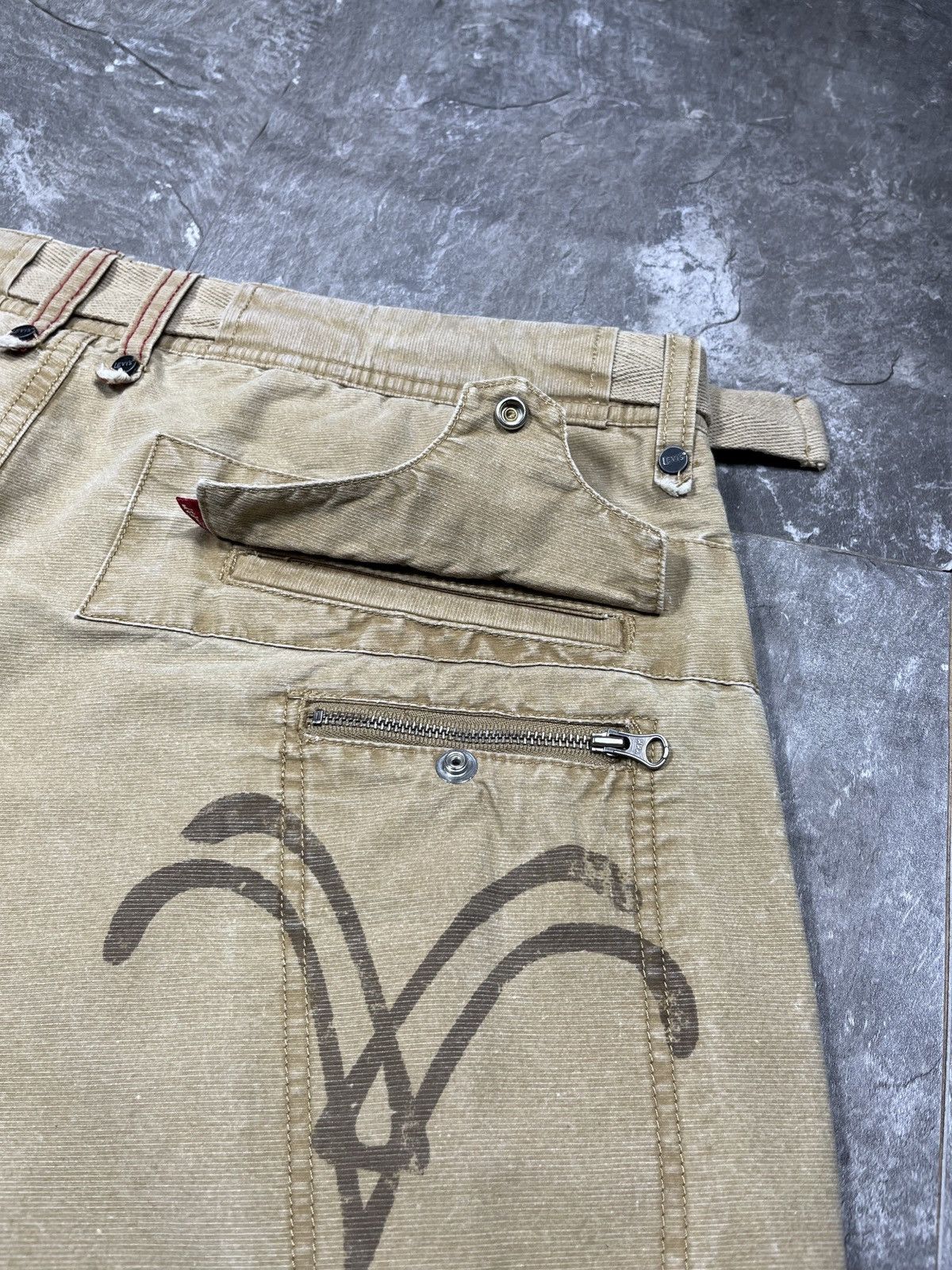 Levi's Levi’s Vintage Rare Beige Cargo Shorts Size 34 Size US 34 / EU 50 - 4 Thumbnail