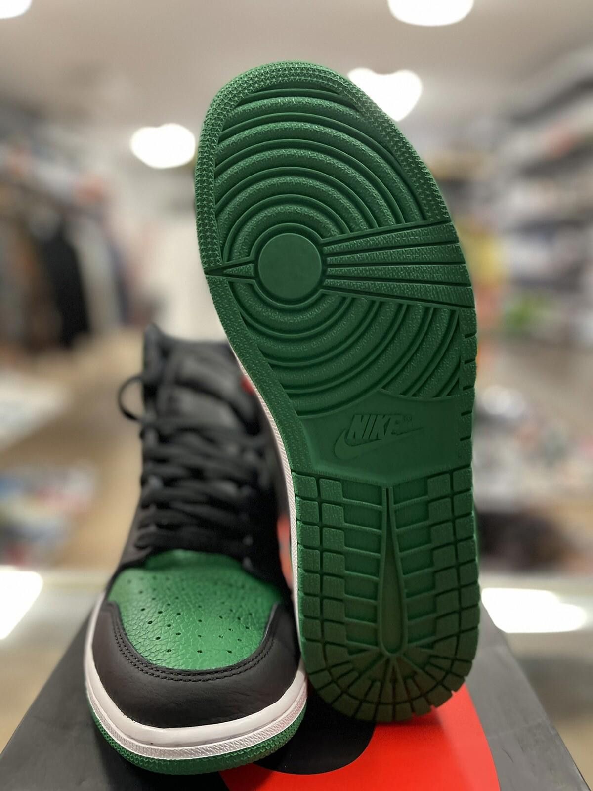 Jordan Brand Size 10.5 - Jordan 1 Retro High OG Pine Green 2.0 555088-030 Size US 10.5 / EU 43-44 - 7 Thumbnail