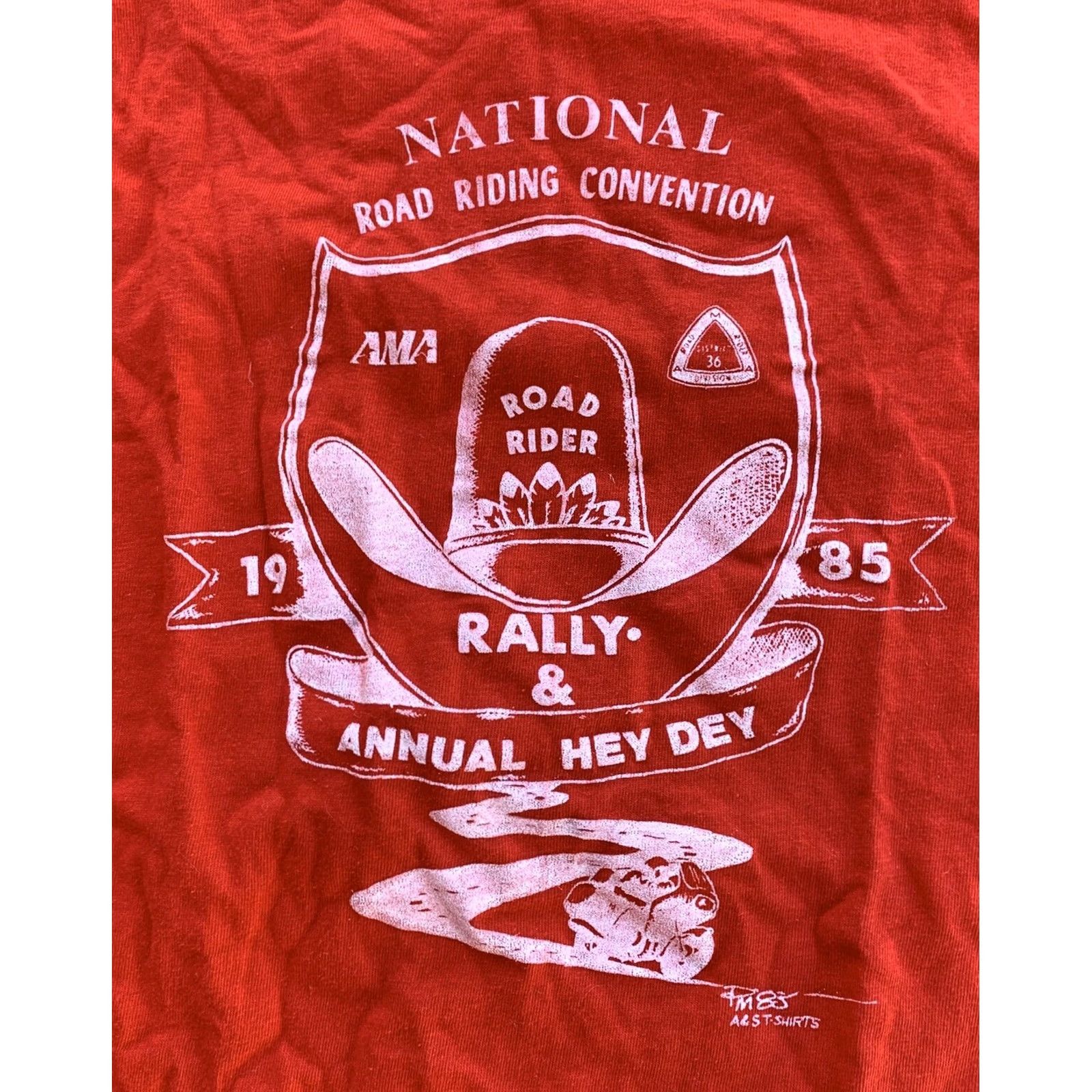 Hanes VINTAGE AMA Road Rider Annual Hey Day 85 T-Shirt National Road Riding Convention Hanes M Red Mens Graphic Tee 1985 1980s USA Size US M / EU 48-50 / 2 - 5 Thumbnail