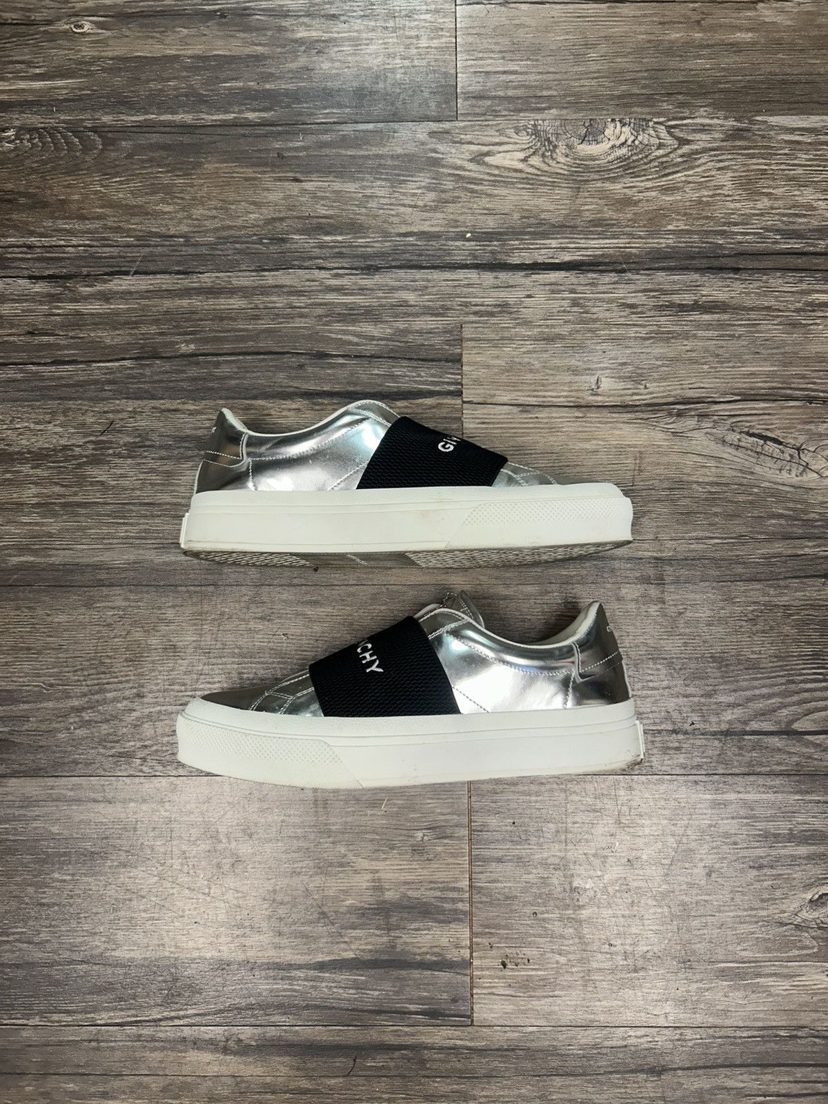 Givenchy Givenchy Silver Reflective Sneakers Size US 8 / IT 38 - 2 Thumbnail