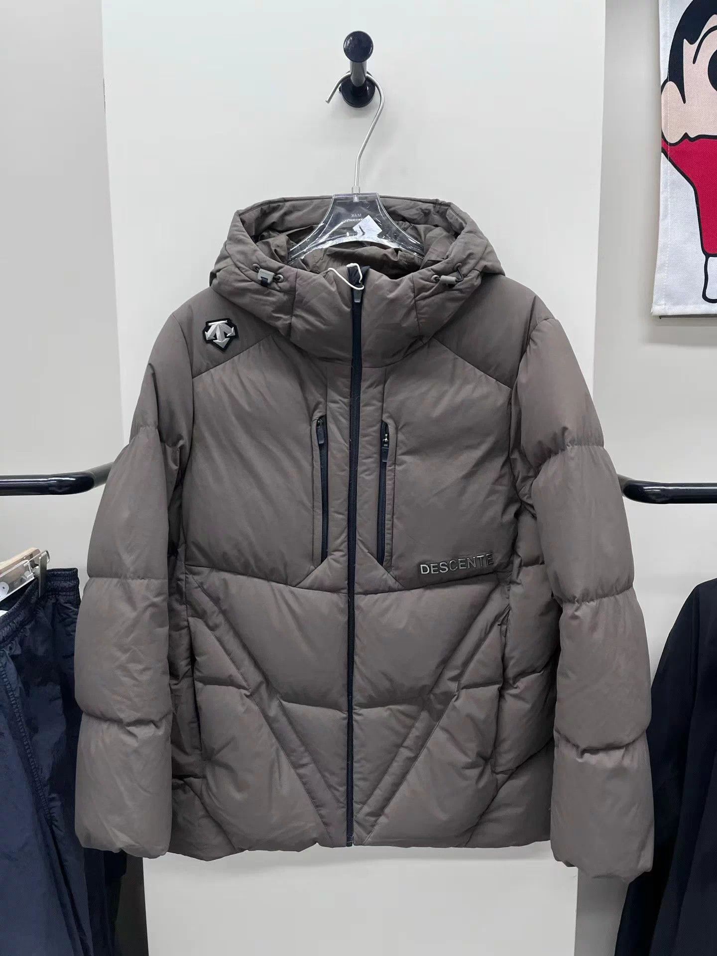 Descente DESCENTE down jacket brown beige M Size US M / EU 48-50 / 2 - 1 Thumbnail