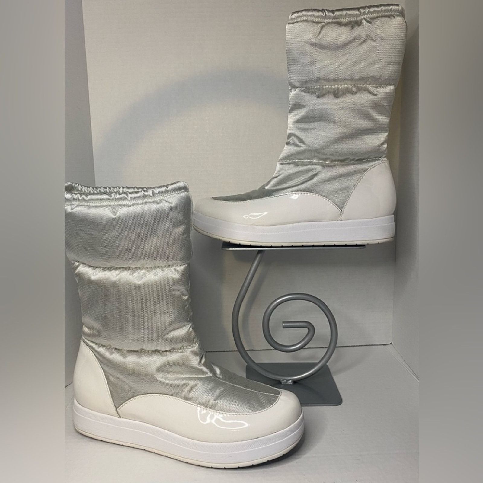 Cole Haan Cole Haan white & silver walking boot mid calf w/ rubber sol Size US 10 / IT 40 - 1 Thumbnail