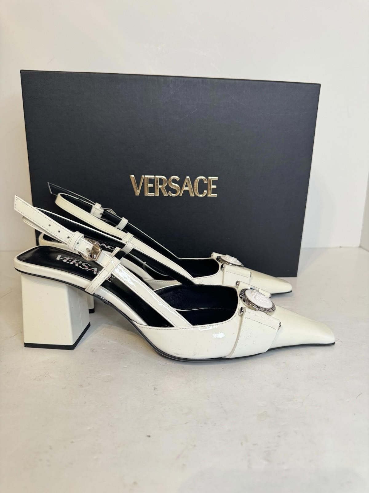 Versace Versace Medusa Head leather pumps Size 37/7 Size US 7 / IT 37 - 6 Thumbnail