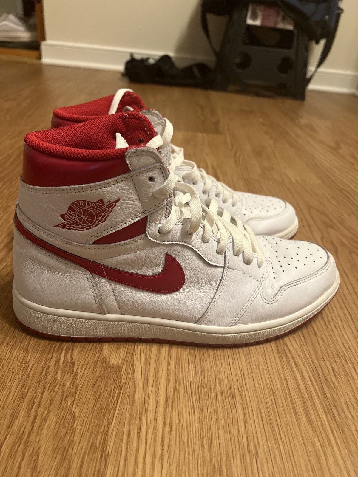 nike jordan 1 metallic red