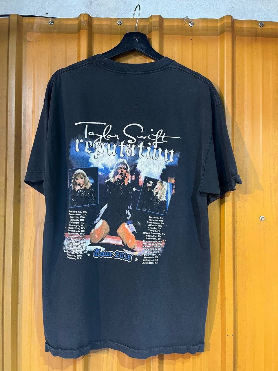 Band Tees REPUTATION TOUR 2018 TAYLOR SWIFT Size US L / EU 52-54 / 3 - 2 Thumbnail