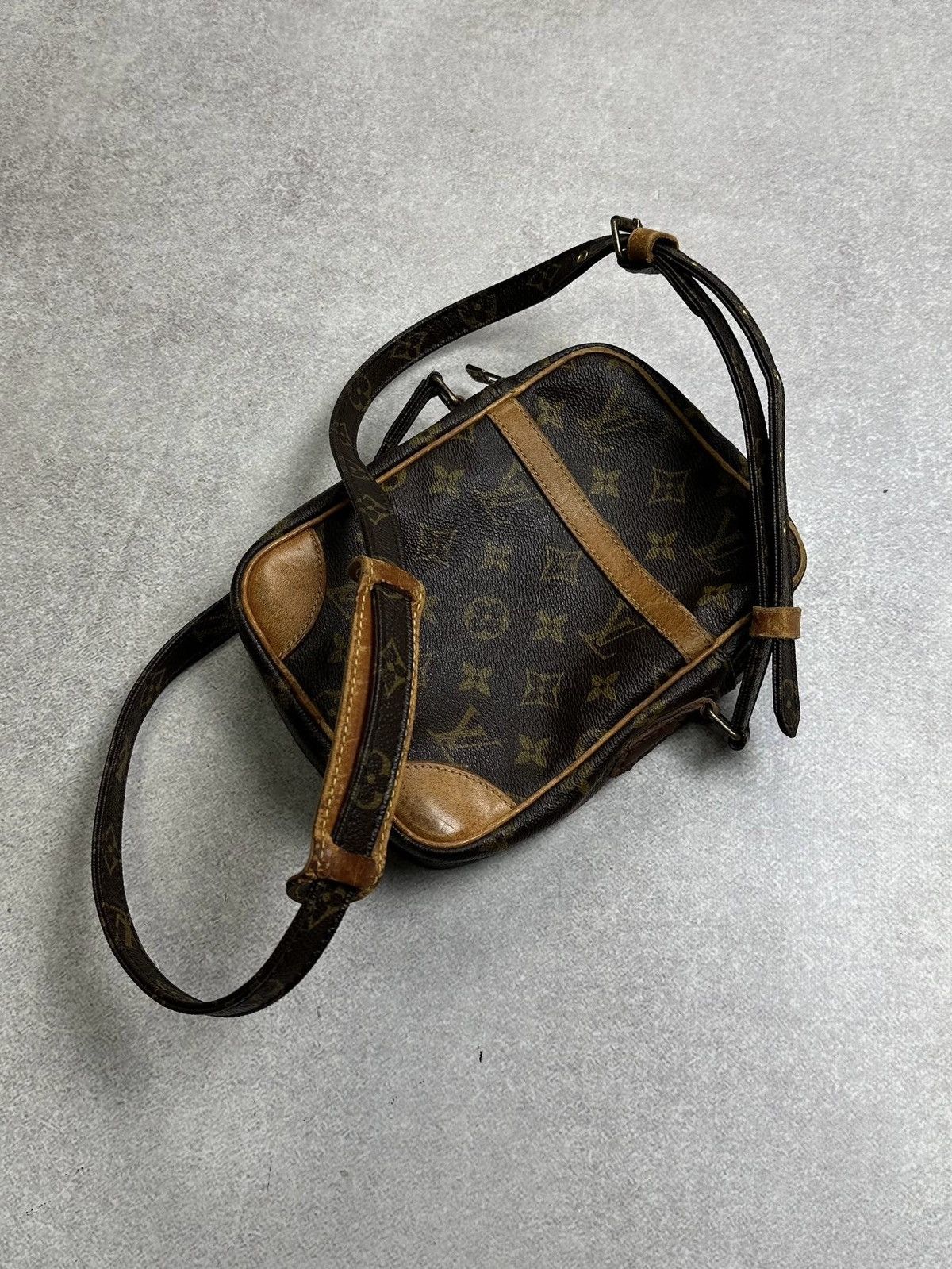 Louis Vuitton Vintage Louis Vuitton Crossbody Bag Rare Size ONE SIZE - 8 Thumbnail