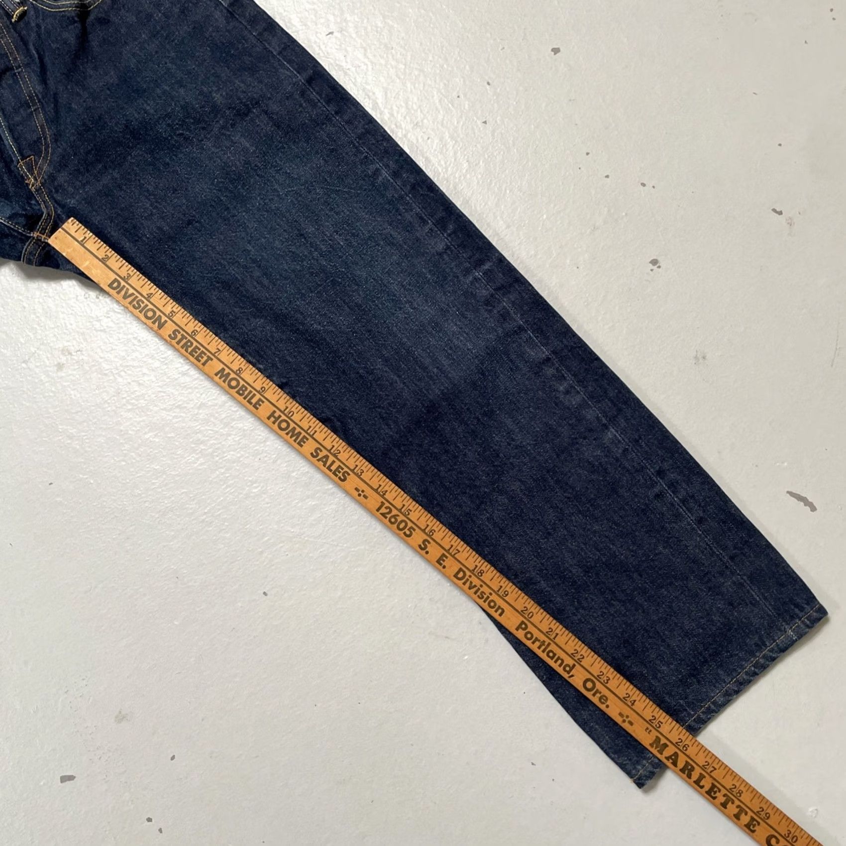 Levi's Levi’s 501 Selvedge Dark Blue Denim Jeans Vintage Style 30x34 Jeans Men Regular 30 Dark Blue Selvedge 501 Vintage USA Retro Workwear Heritage Mens Size US 30 / EU 46 - 4 Thumbnail