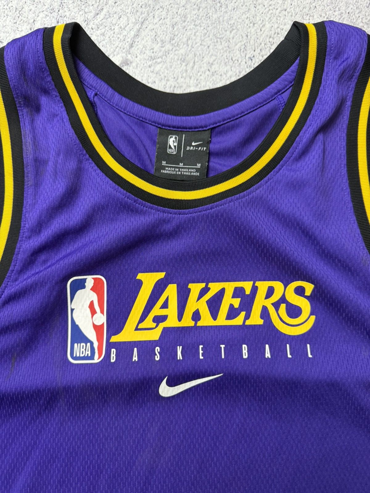NBA Nike NBA Basketball Los Angeles Lakers Shirt Jersey Size: M Size US M / EU 48-50 / 2 - 6 Thumbnail