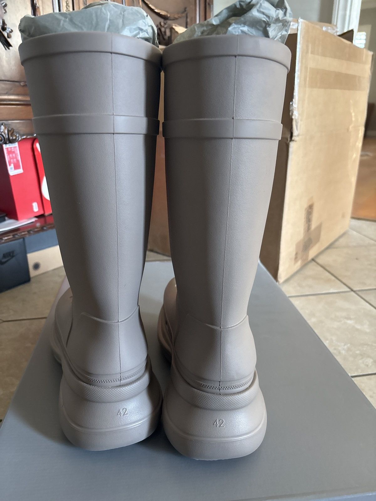 Balenciaga × Crocs Balenciaga x crocs rubber boots beige size 42 Size US 9 / EU 42 - 4 Thumbnail