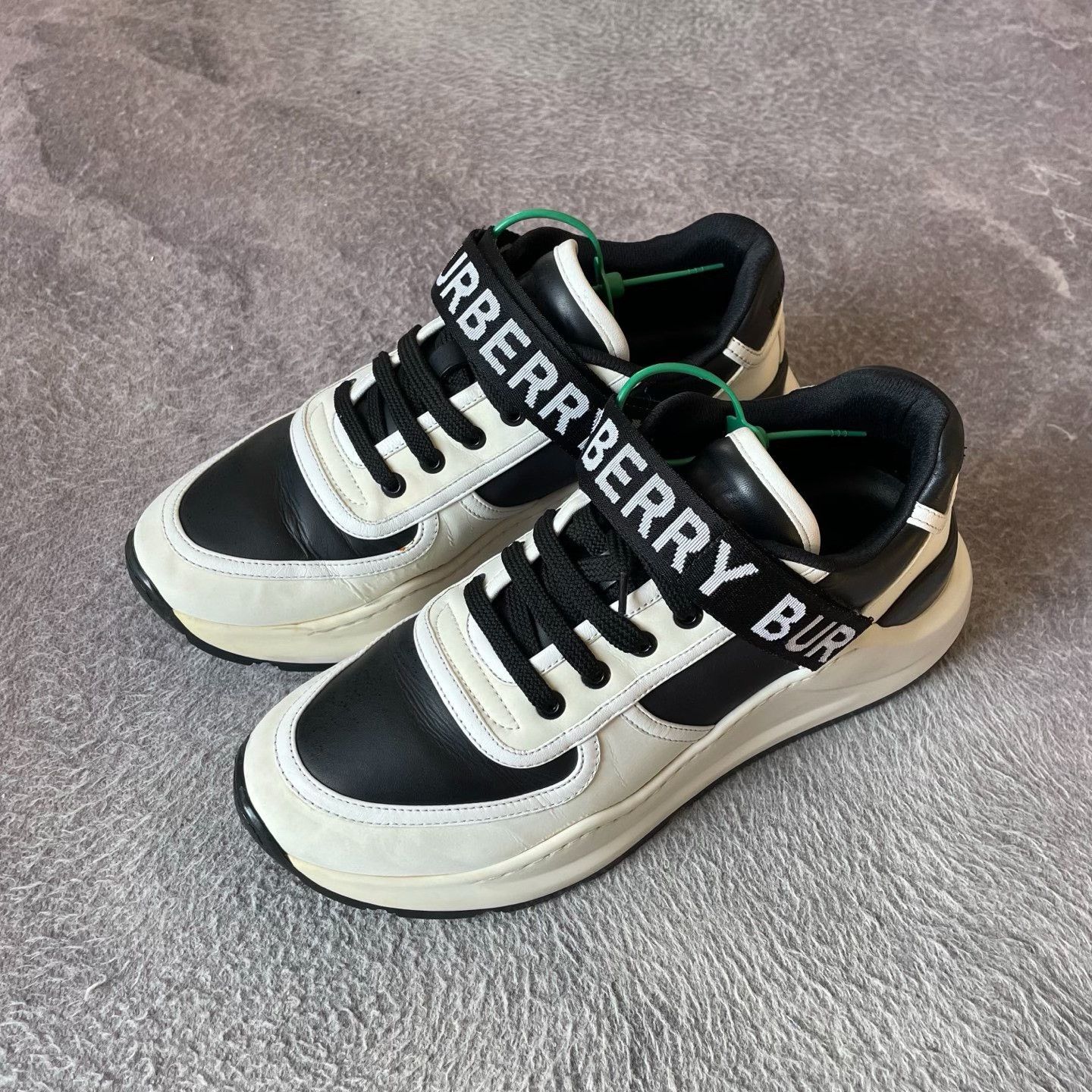 Burberry Burberry Black Lowtop Sneakers 40 Men Size US 7.5 / EU 40-41 - 1 Thumbnail