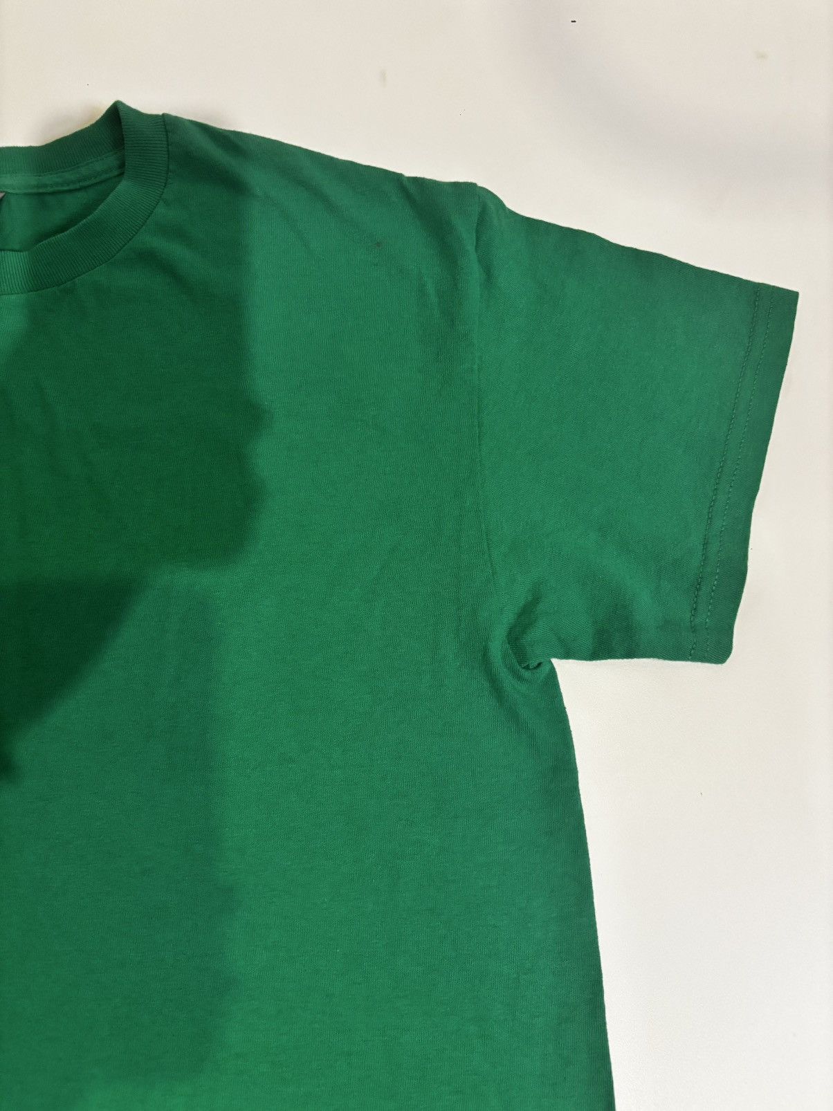 Gildan 2 red & green Tshirts.mt3994 Size US XS / EU 42 / 0 - 7 Thumbnail