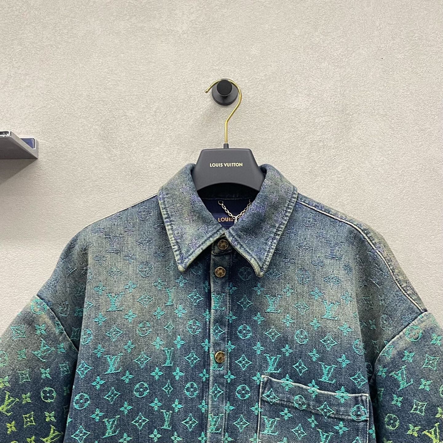 Louis Vuitton stylish lv logo short sleeve denim shirt Size US S / EU 44-46 / 1 - 4 Thumbnail