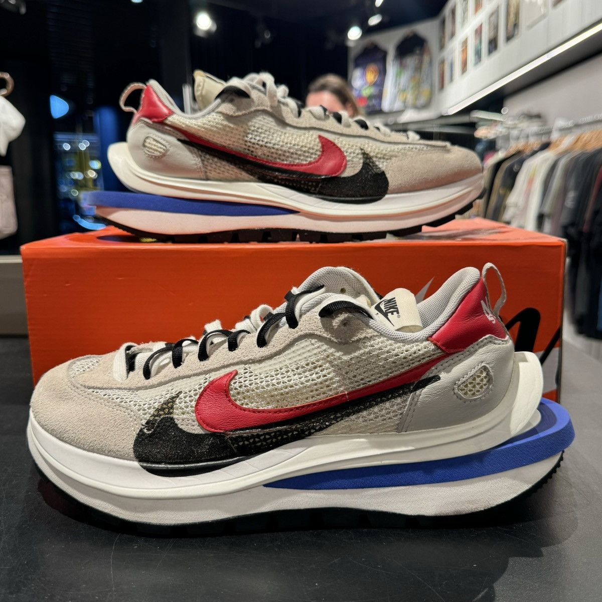 Nike × Sacai Nike Sacai Vaporwaffle Fuchsia Game Royal Size US 10.5 / EU 43-44 - 2 Thumbnail