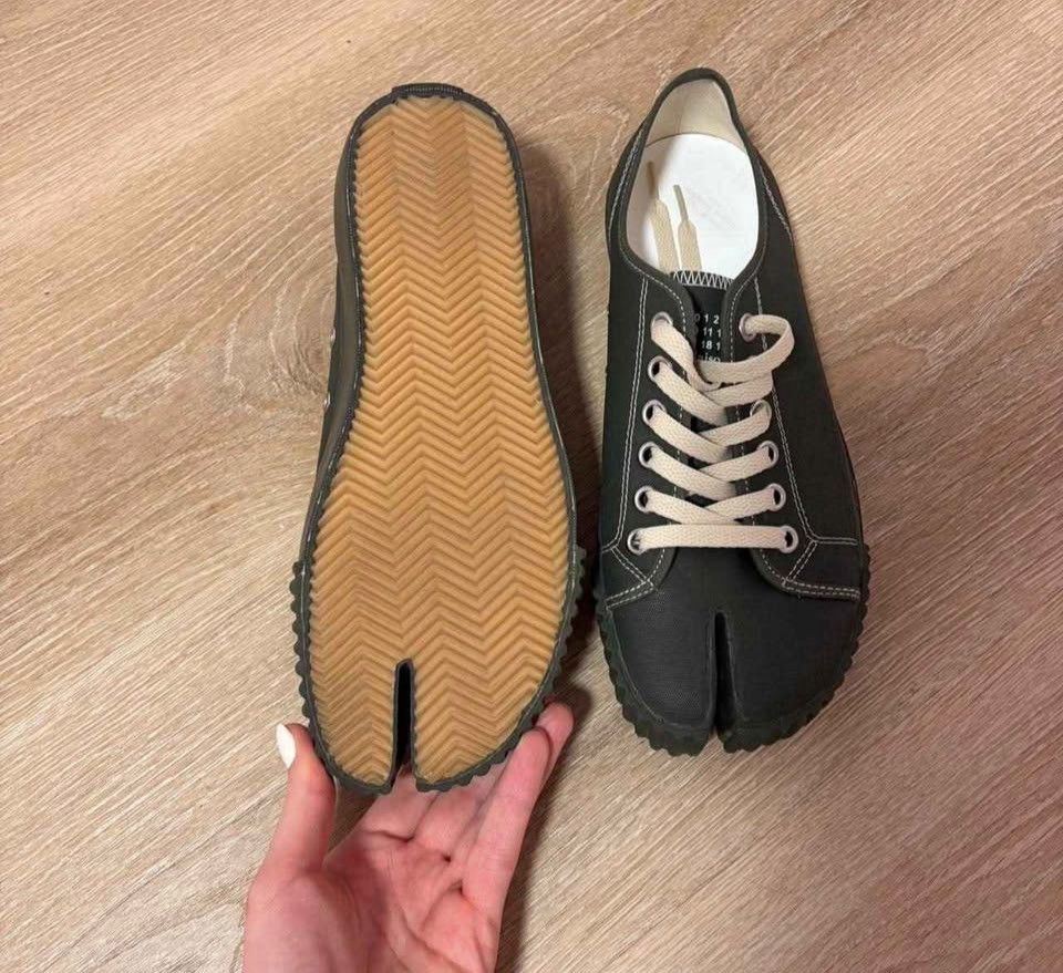 Maison Margiela Maison Margiela Tabi Sneakers Size US 10 / IT 40 - 2 Thumbnail