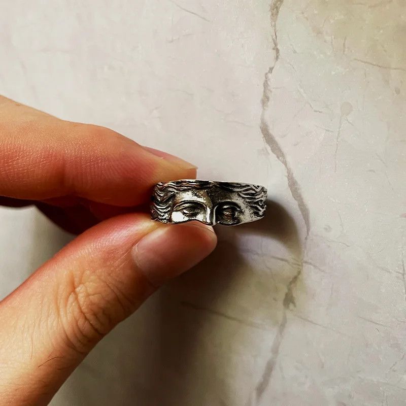 Designer × Jewelry × Vintage Half Face Venus Ring Size ONE SIZE - 1 Thumbnail