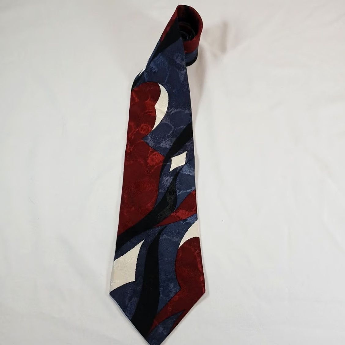 Vintage Fashion Tie Silk Red White Blue Black Abstract Pattern 55" x 3.75" Pointed Men Neckwear Classic Width Vintage? Size ONE SIZE - 2 Thumbnail