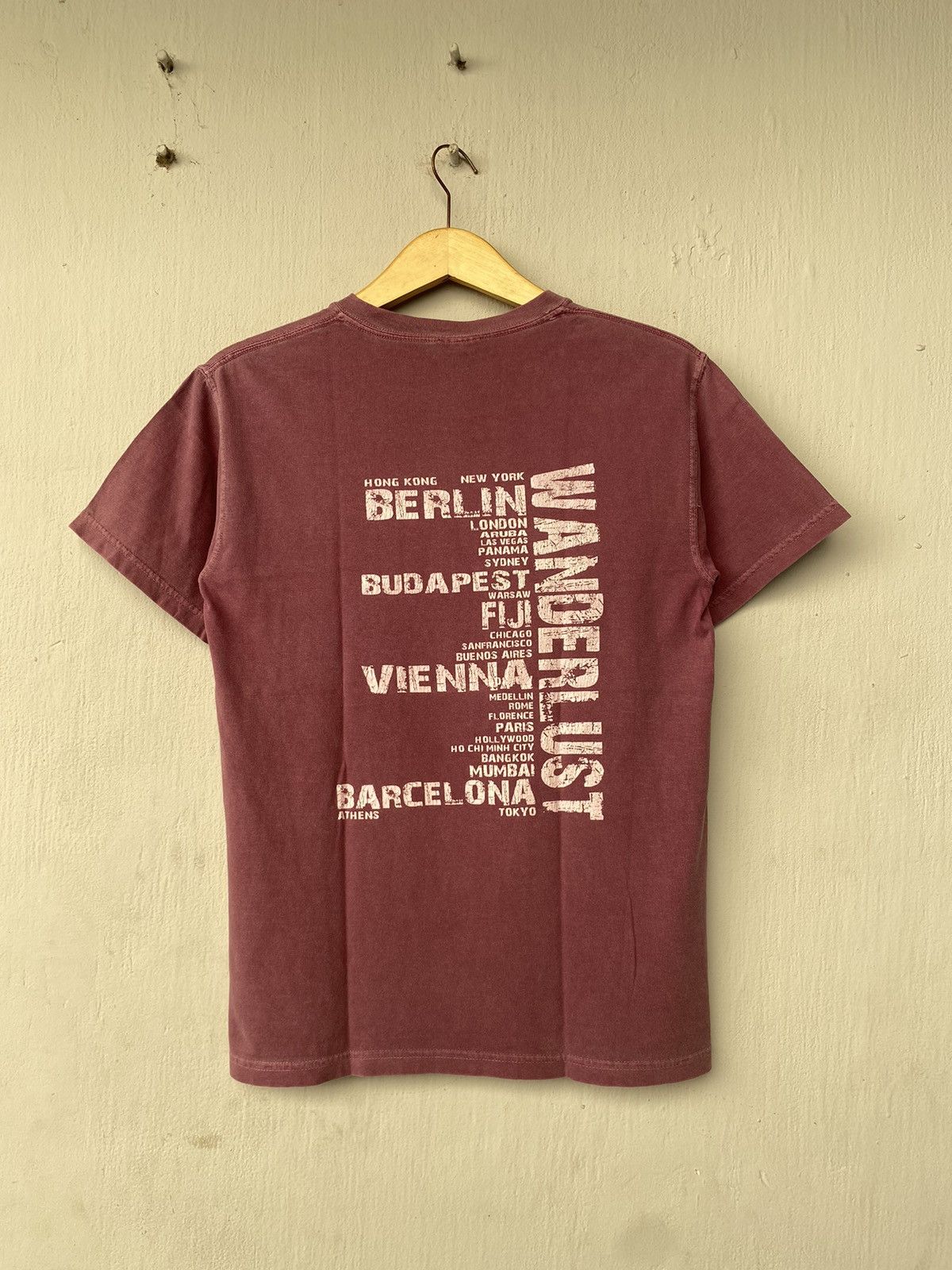 Band Tees Vintahe Wander Lust Tour Tee Size US S / EU 44-46 / 1 - 5 Thumbnail