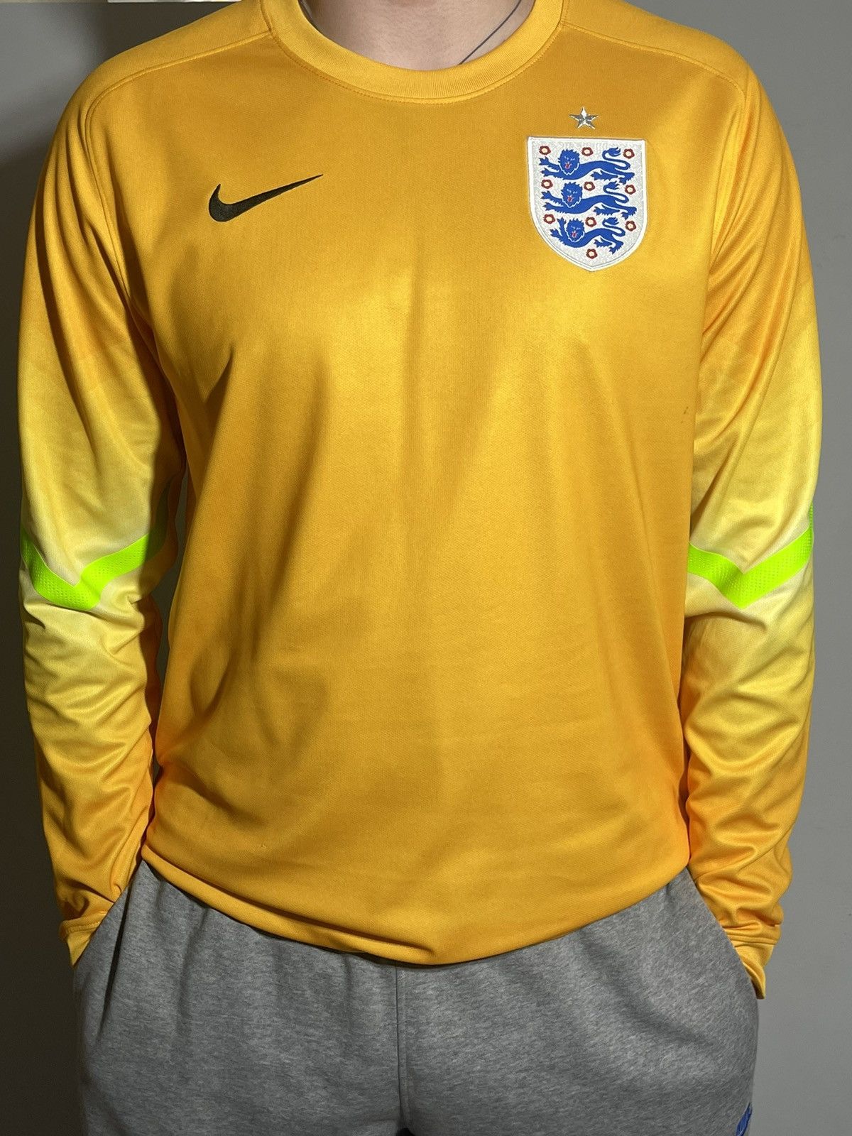 Nike Nike England Team Goalkeeper Soccer Jersey 2014 Blokecore Size US L / EU 52-54 / 3 - 5 Thumbnail