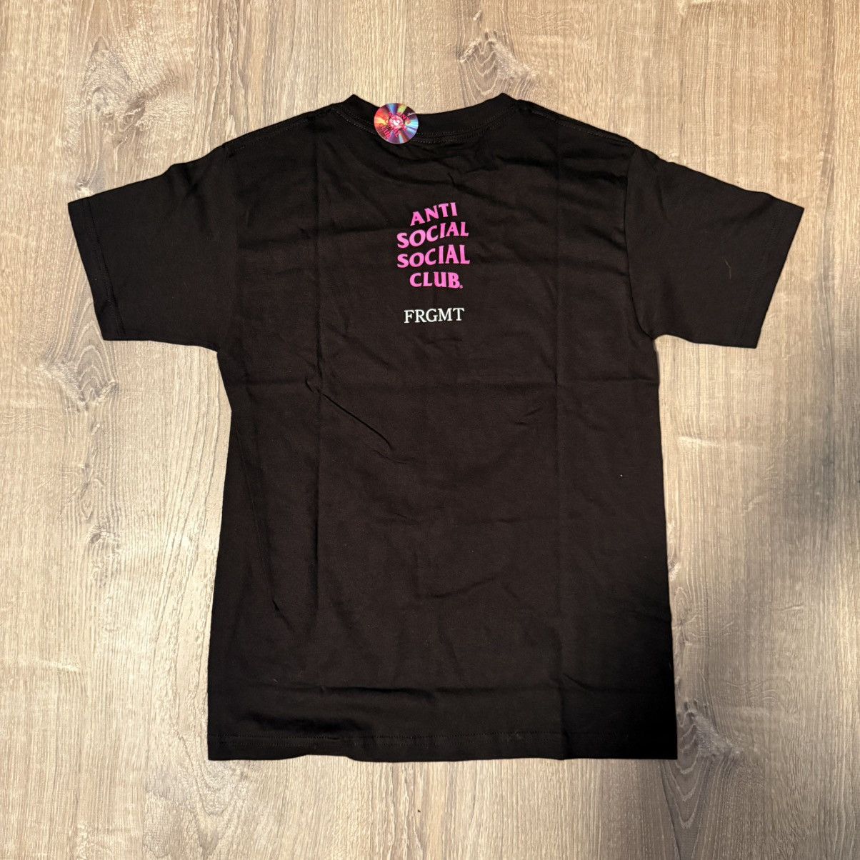 Anti Social Social Club × Fragment Design ANTI SOCIAL SOCIAL CLUB x FRGMT BLACK/PINK TEE SIZE SMALL Size US S / EU 44-46 / 1 - 2 Thumbnail