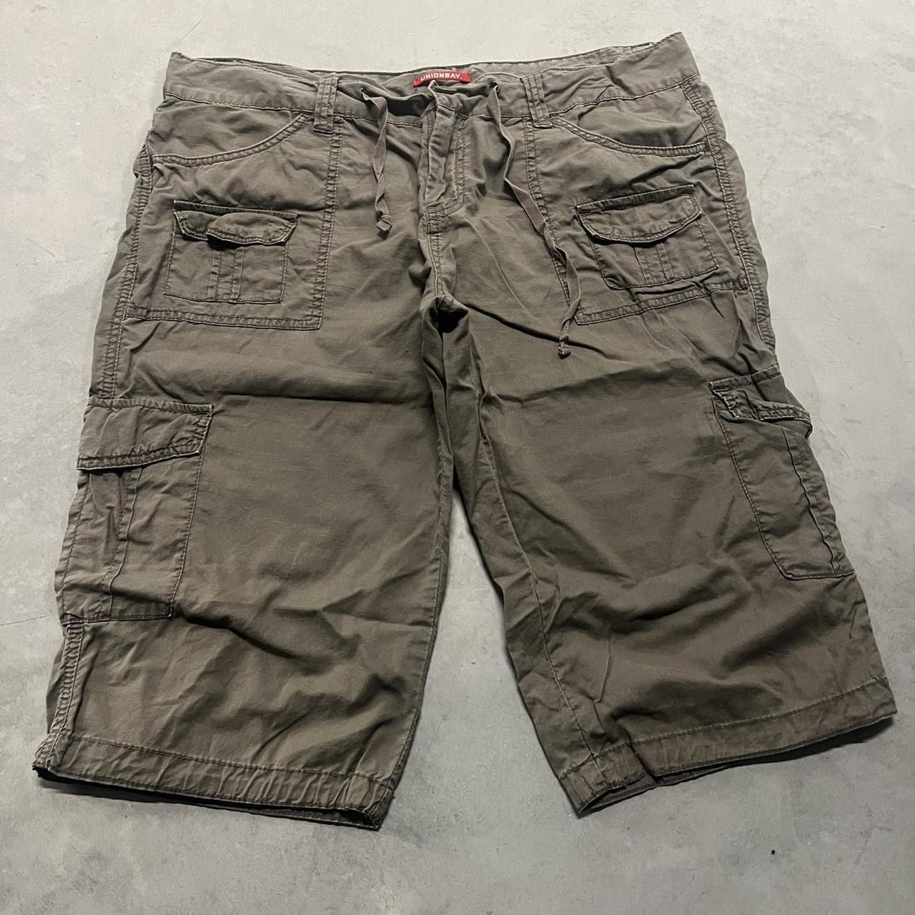 UNIONBAY Crazy Vintage Y2K/2000s super Baggy skater style Union bay Cargo Shorts ! Size US 36 / EU 52 - 1 Thumbnail