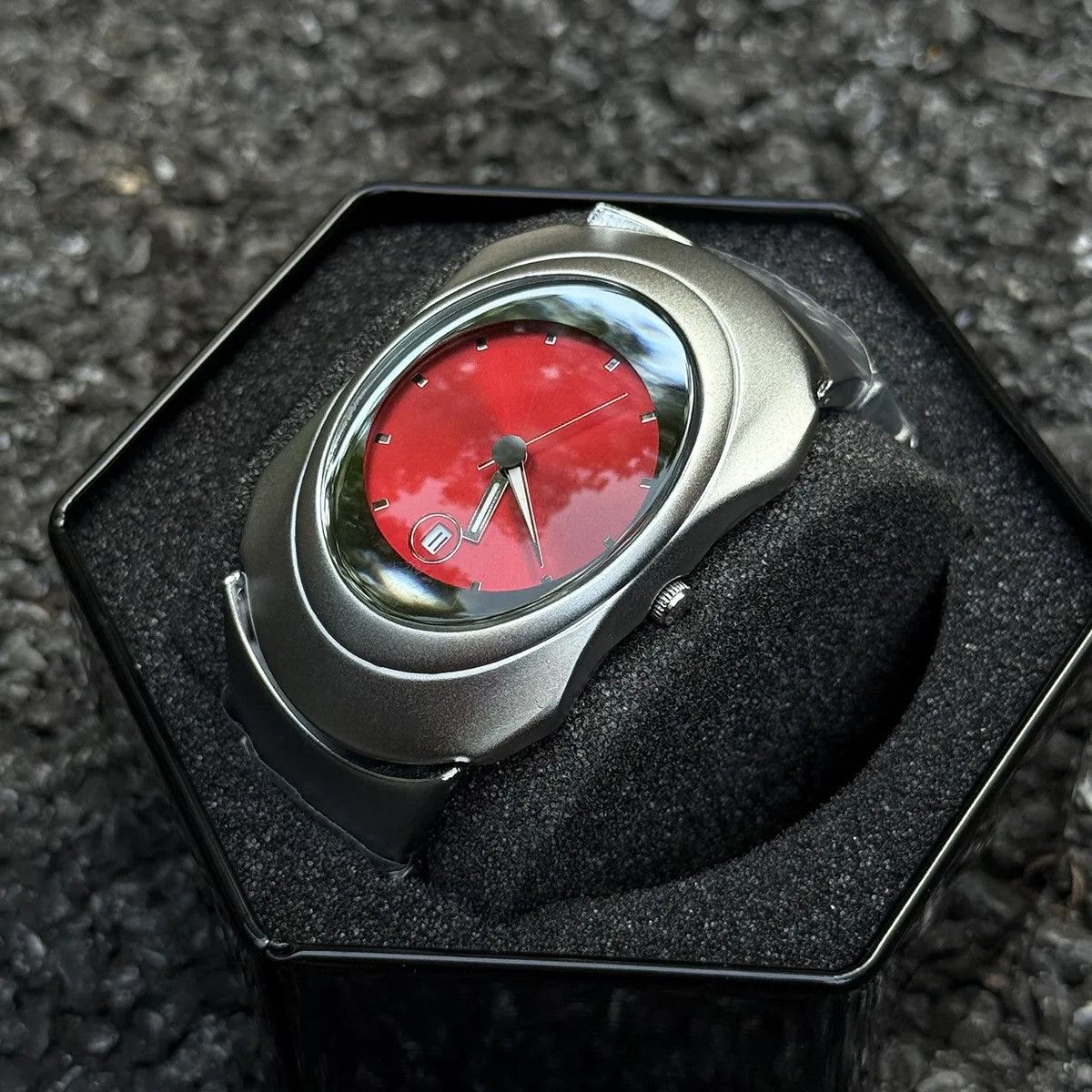 Vintage Red Y2k Creative Watch Size ONE SIZE - 2 Thumbnail