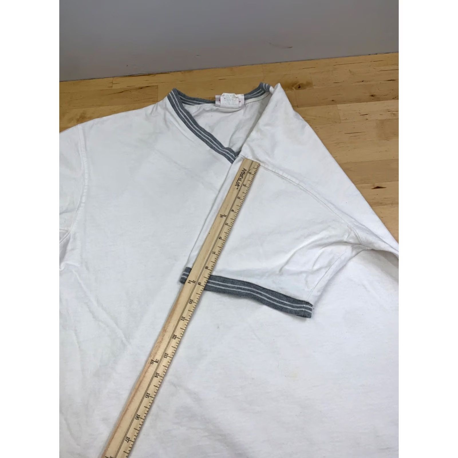 Disney VINTAGE Disney Mickey Mouse V-Neck Shirt Men XL White Casual USA 13332 Size US XL / EU 56 / 4 - 7 Thumbnail