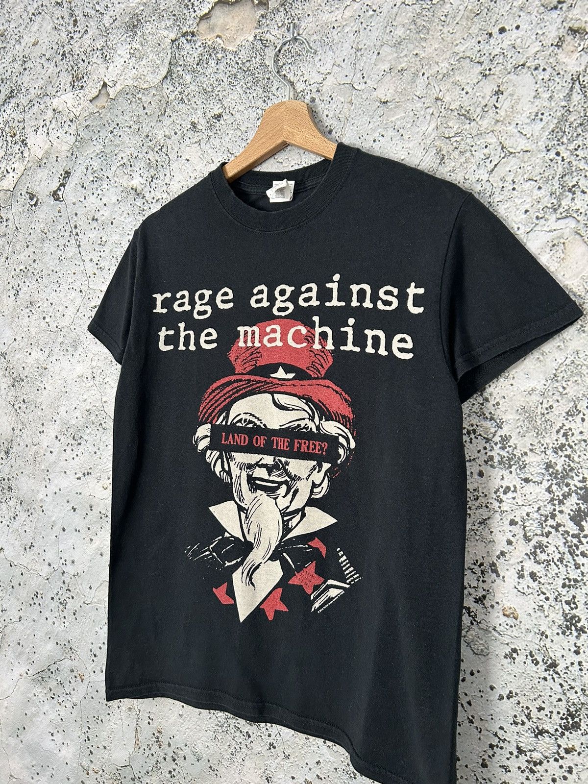 Band Tees Rage Against The Machine Land Of The Free? Tour Graphic Tee Size US S / EU 44-46 / 1 - 2 Thumbnail