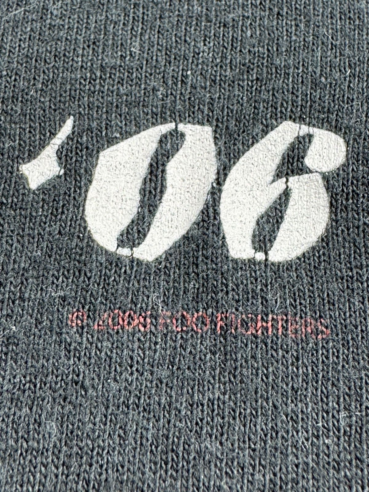 Band Tees FOO FIGHTERS 2006 Gildan Rock Rap Hip Hop Faded T Shirt Tee Size US XXL / EU 58 / 5 - 9 Thumbnail