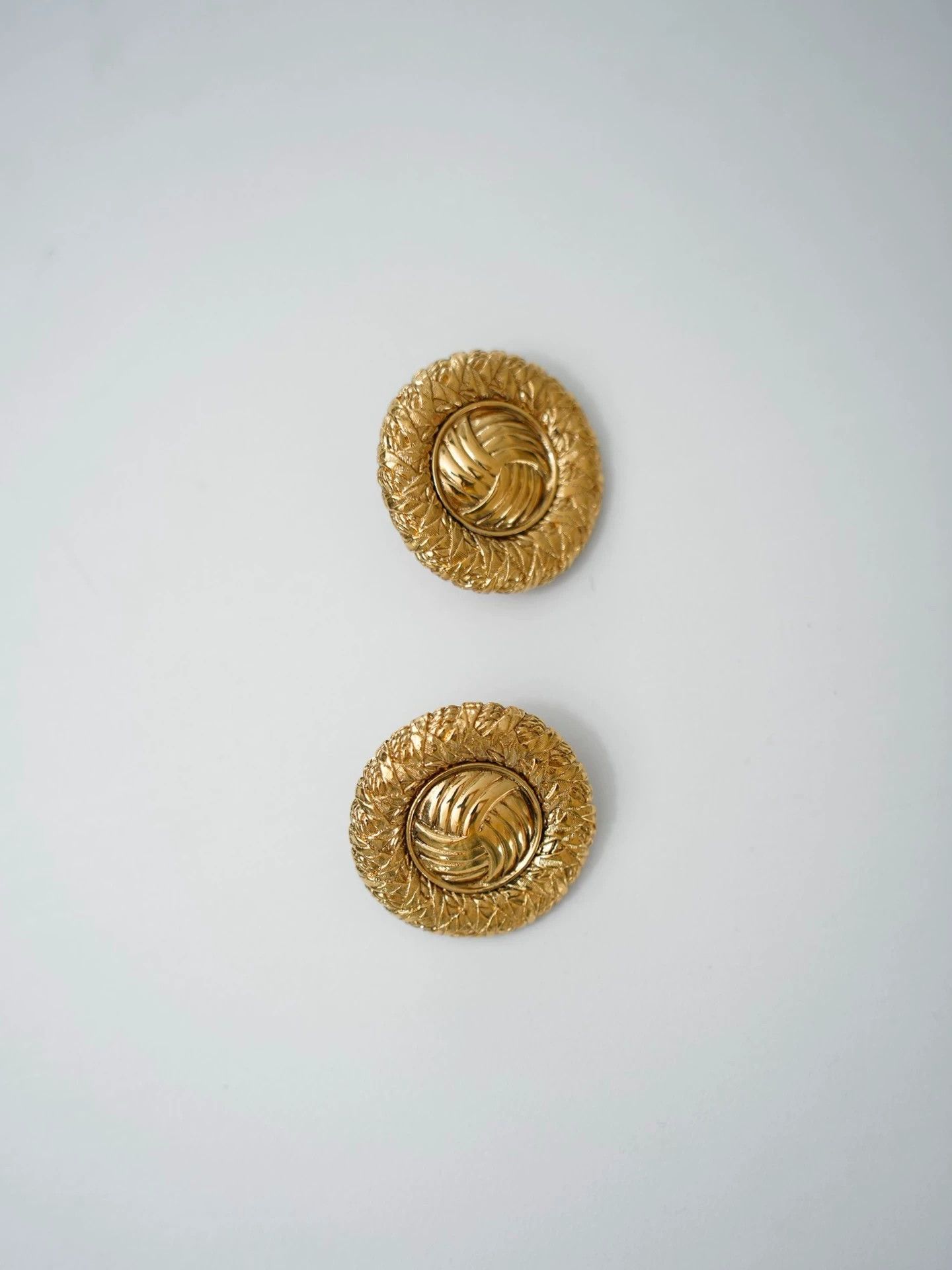 Yves Saint Laurent YSL Vintage Gold-Tone Woven Disc Earclips Size ONE SIZE - 1 Thumbnail