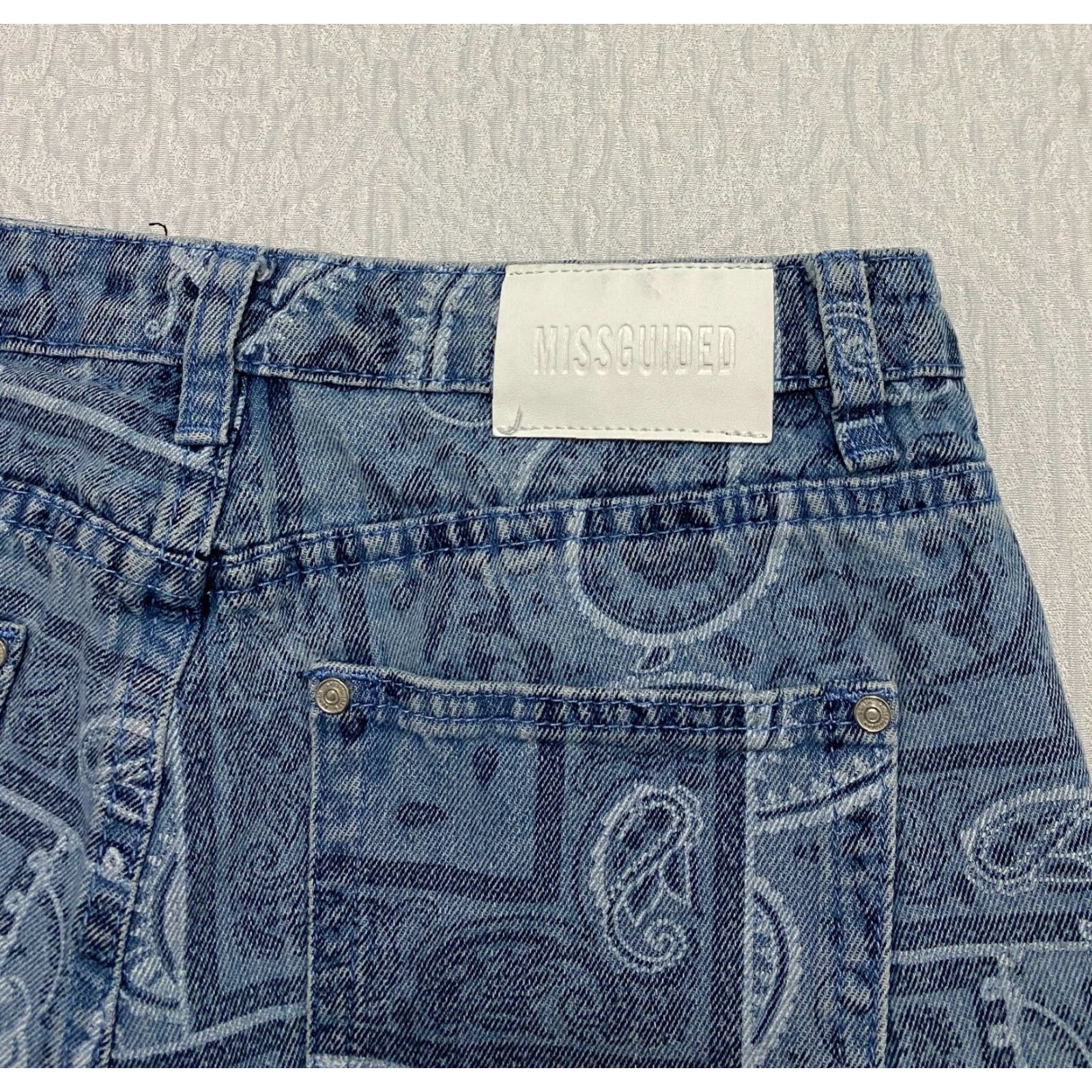 Missguided Missguided Jeans Womens 6 High Rise Mom Denim Blue Paisley 5-Pocket Distressed Bandana Pattern Jeans Mens? Size 28" / US 6 / IT 42 - 7 Thumbnail