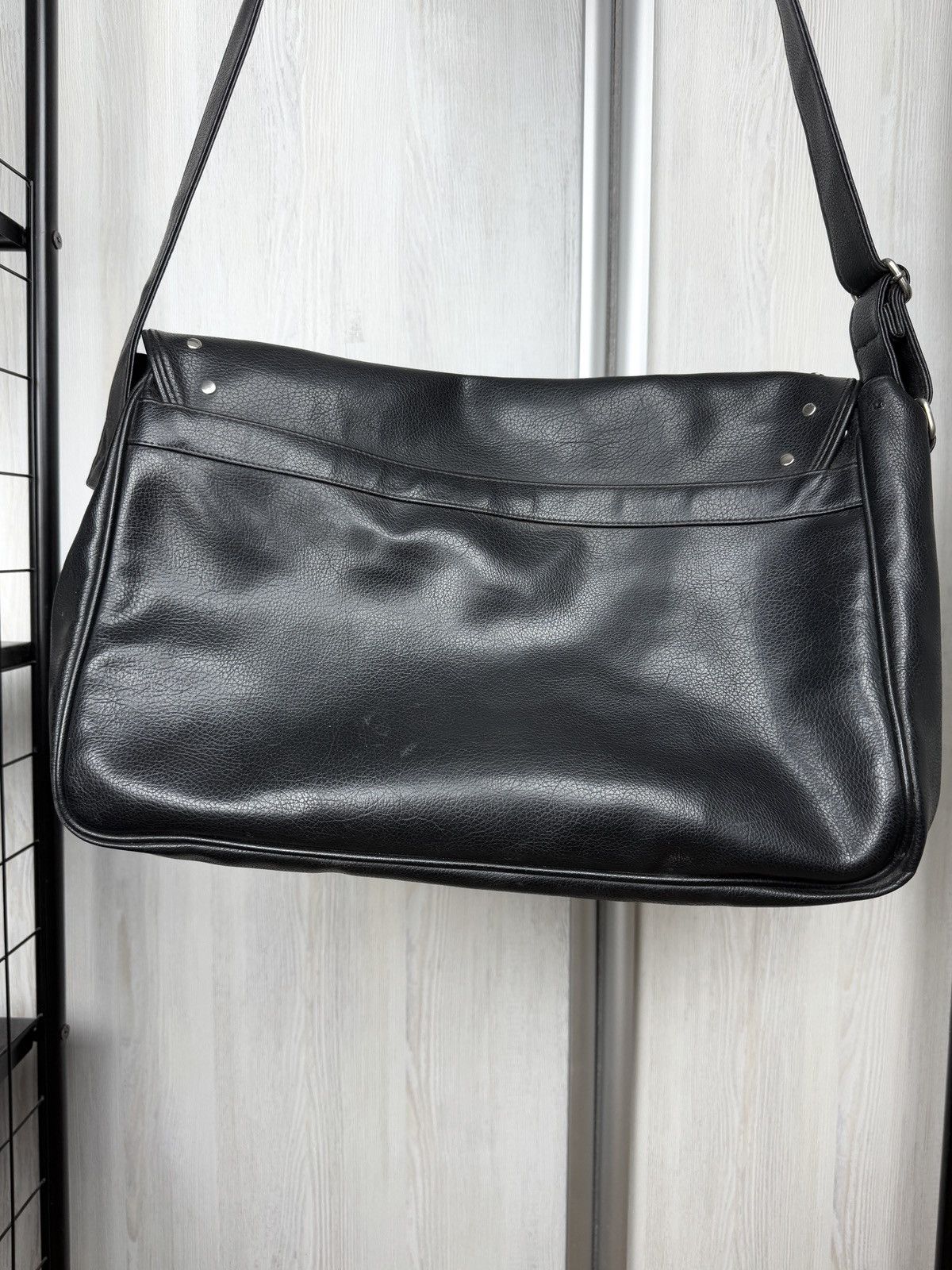 Versus Versace Versus Gianni Versace black faux leather stud shoulder bag Size ONE SIZE - 7 Thumbnail