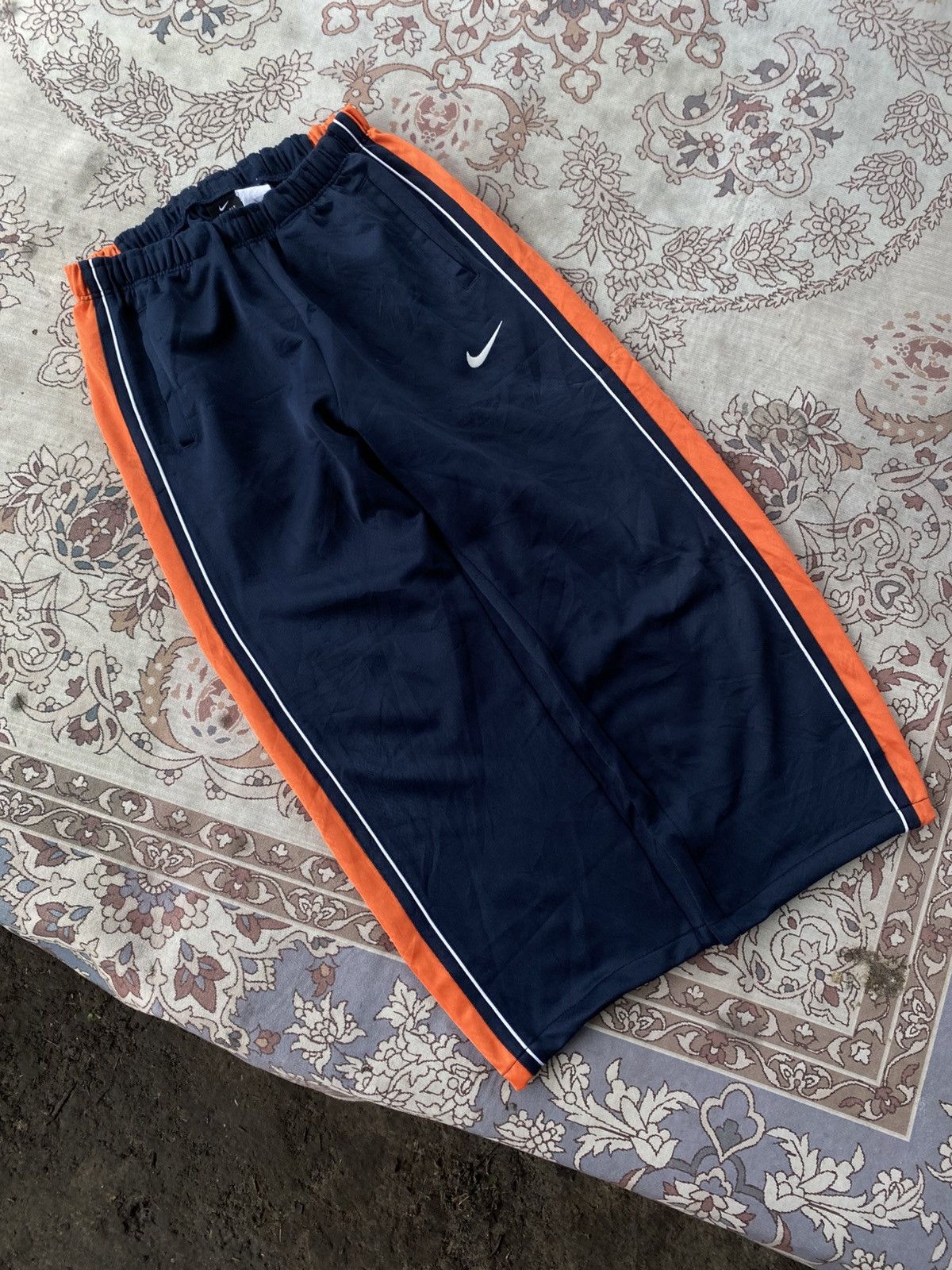 Carhartt Wip × Nike VINTAGE NIKE 90S BAGGY NYLON WIDE LEG SWOOSH TRACK PANTS Y2K Size US 26 / EU 42 - 1 Thumbnail