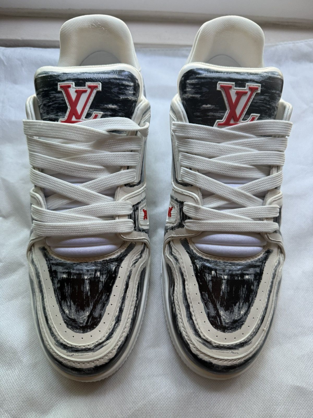Louis Vuitton Louis Vuitton LV Black/White Marker Sneaker Trainer Size US 11 / EU 44 - 4 Thumbnail